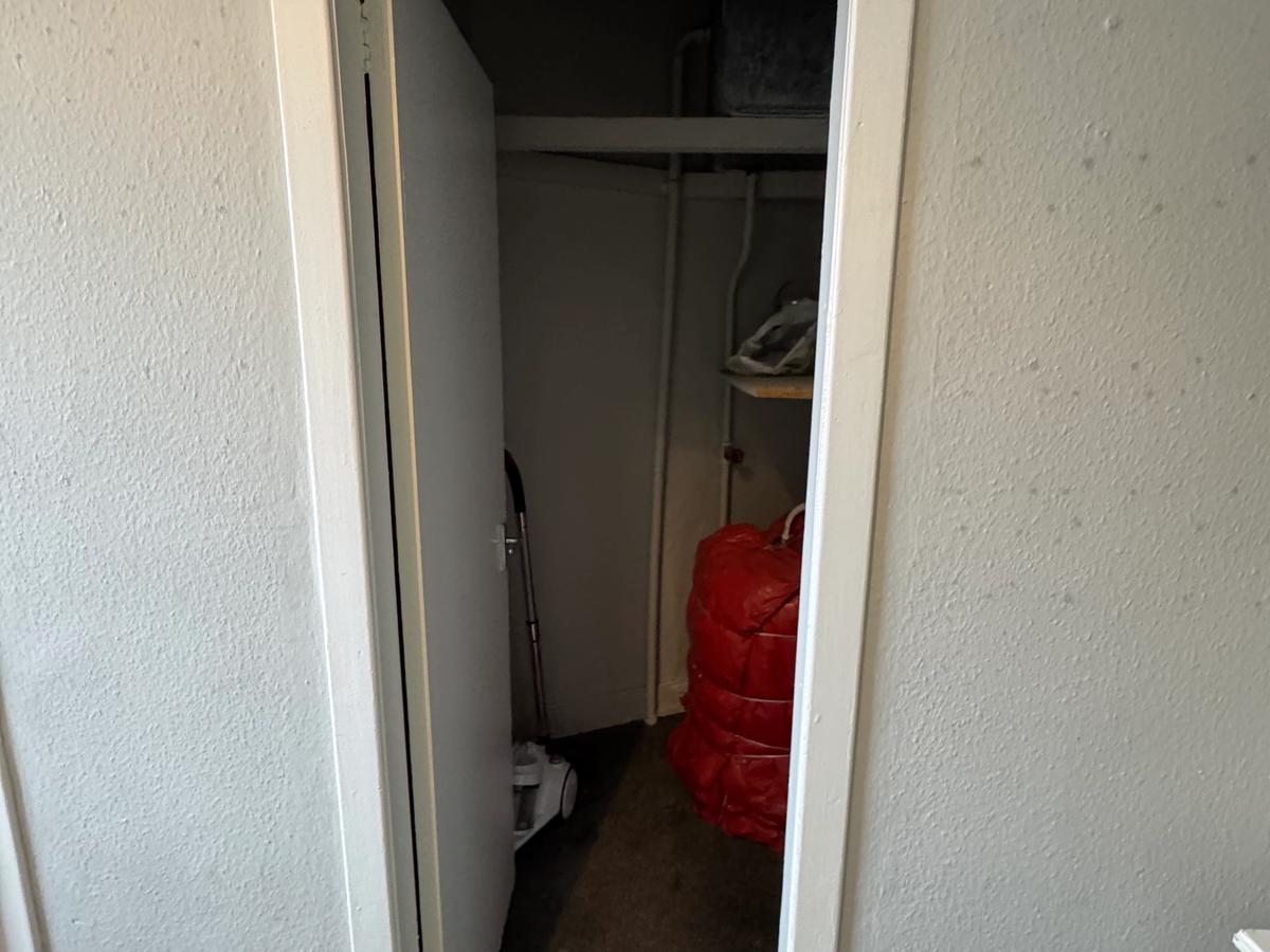 2 Bed Bright Top Floor Flat