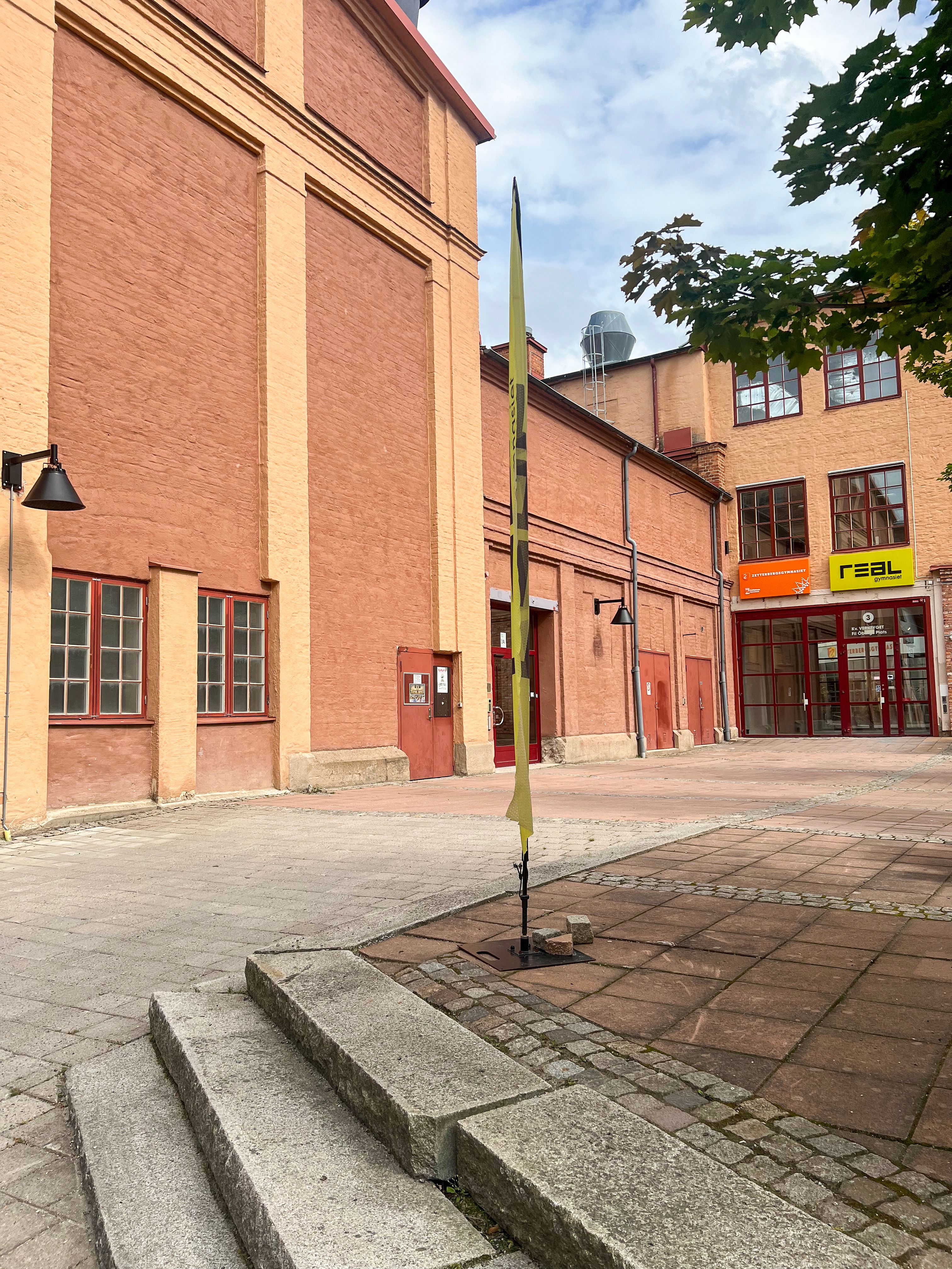 Entrén till Realgymnasiet Eskilstuna.