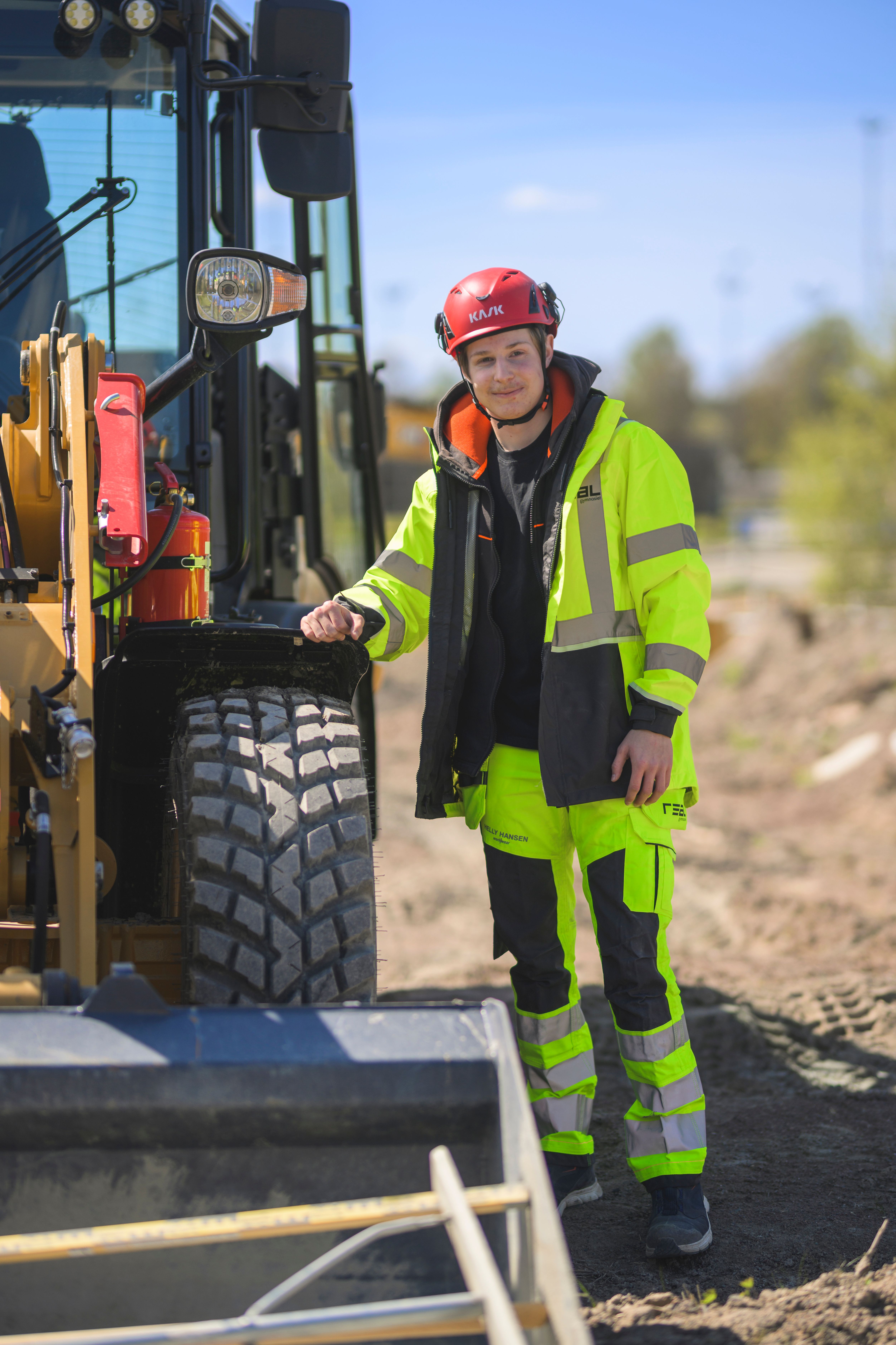 elev vid hjullastare