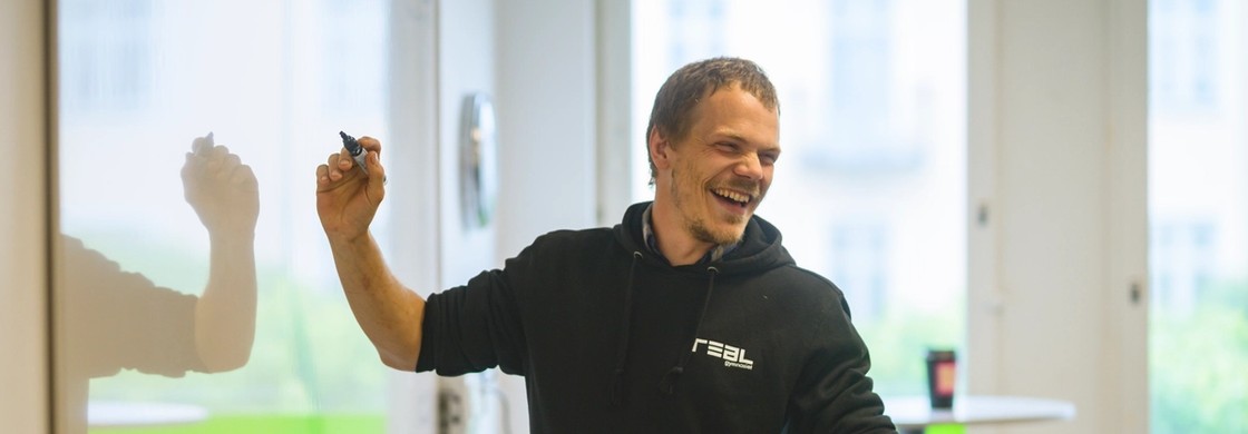 lärare står framför en klass