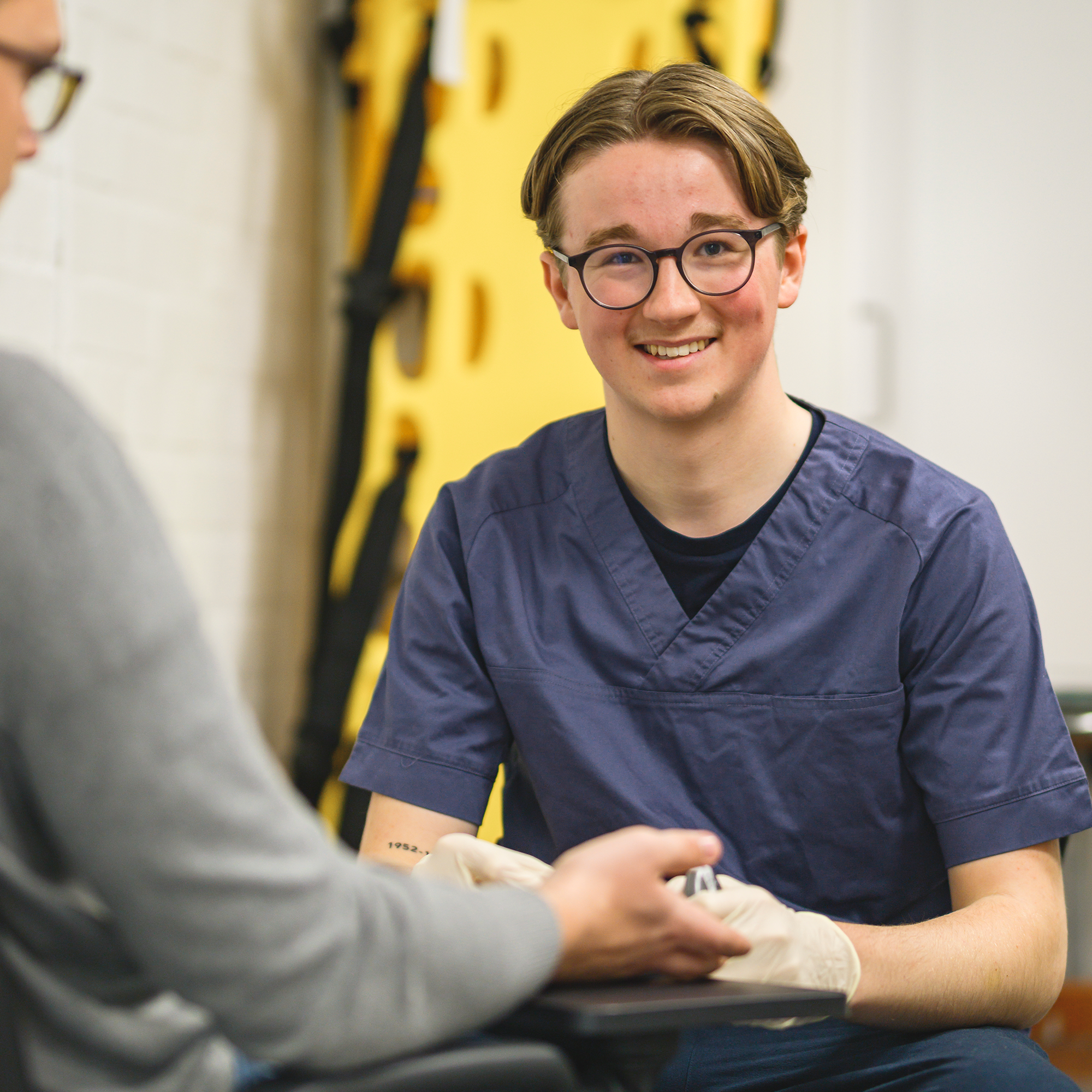 Realelev tar blodprov