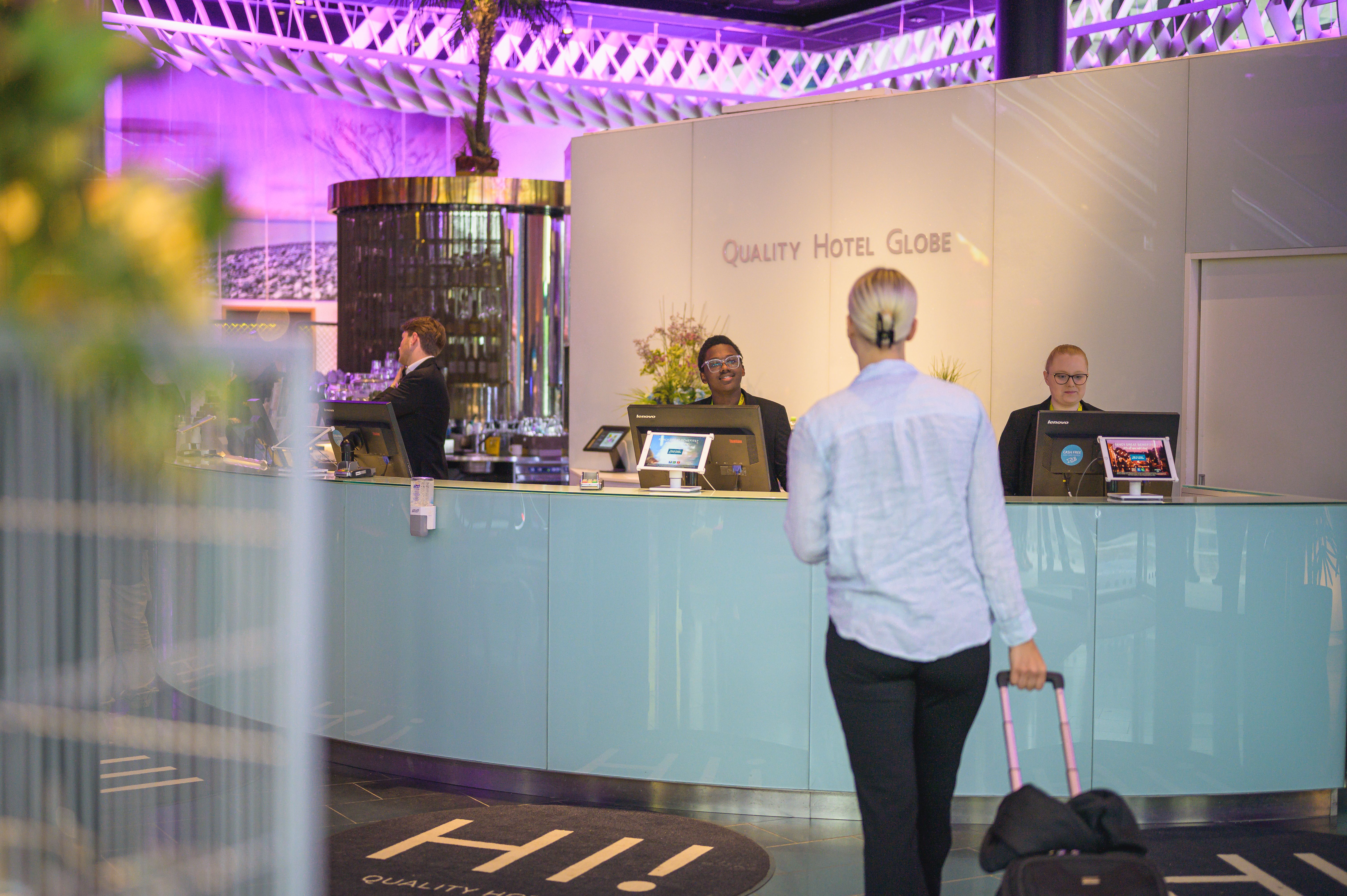 Elev i reception hos samarbetspartnern Strawberry på Quality hotel Globen