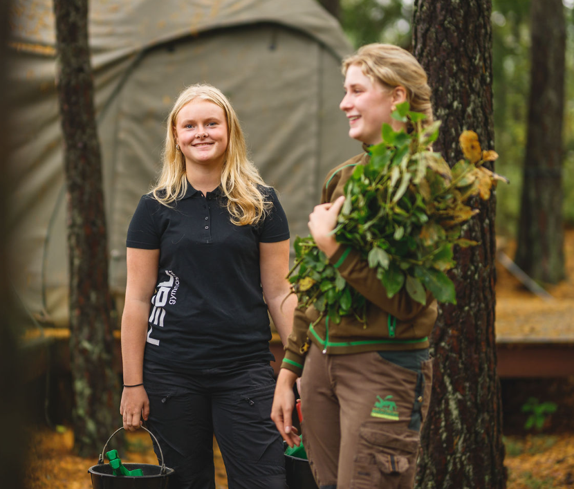 elev med personal från Kolmården