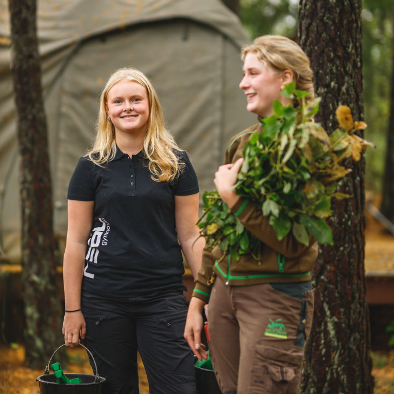 elev med personal från Kolmården