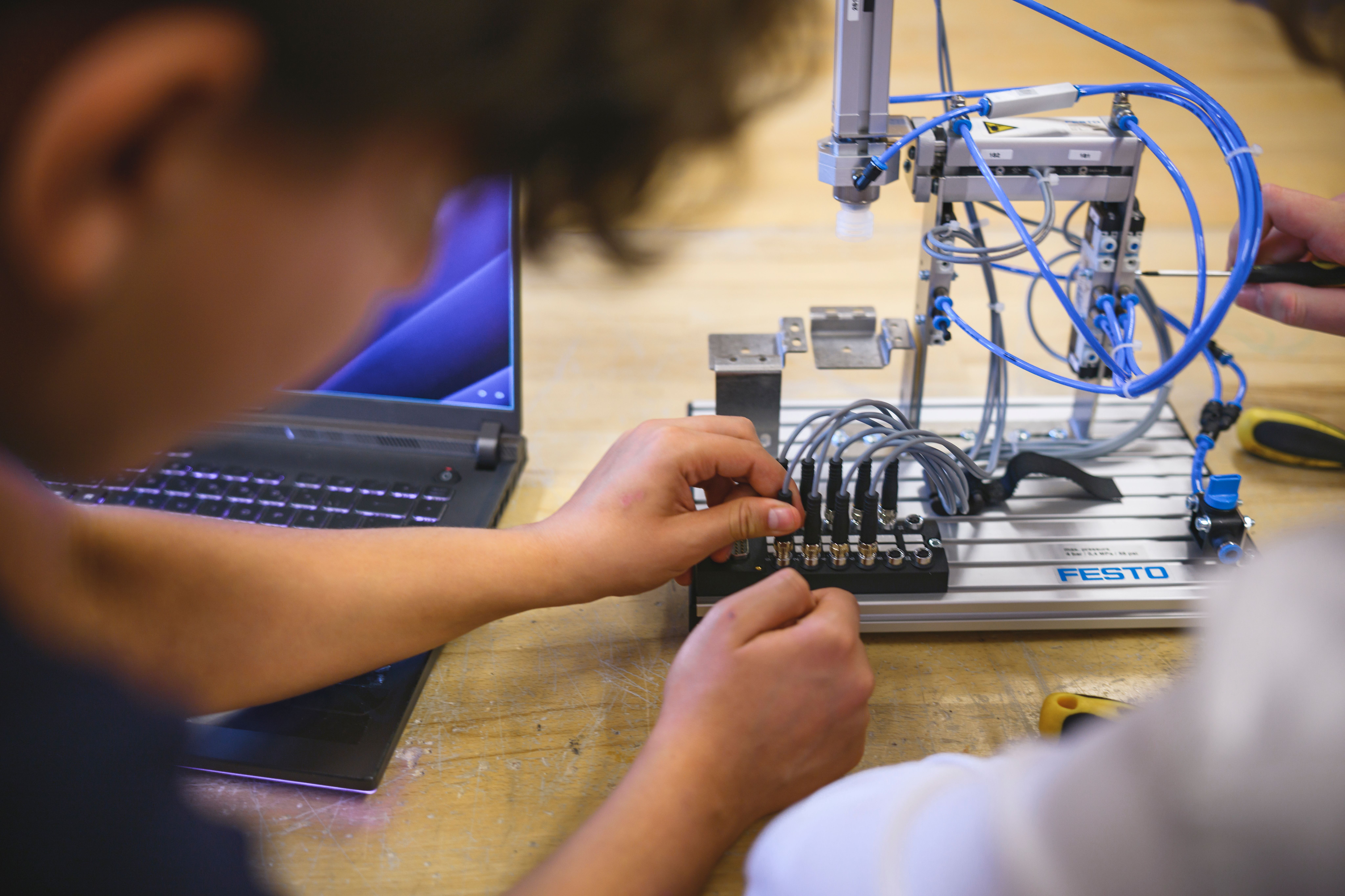 Elever på el-och energi