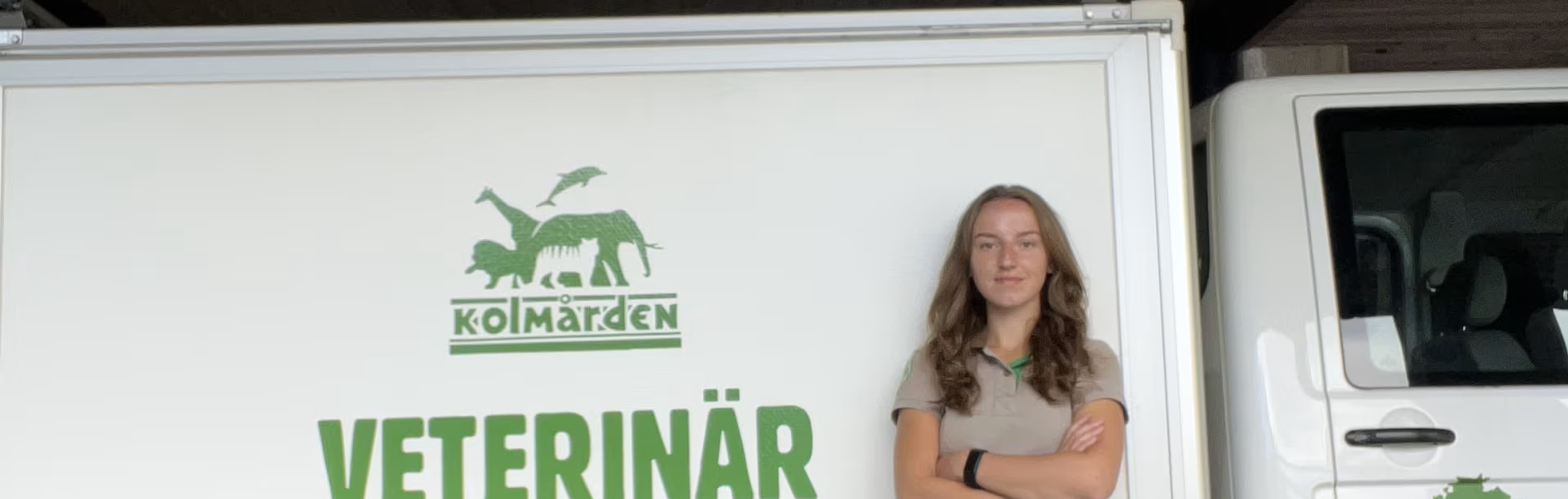 Linn Andbjer vid vetrinär kolmården rullande klinkbuss