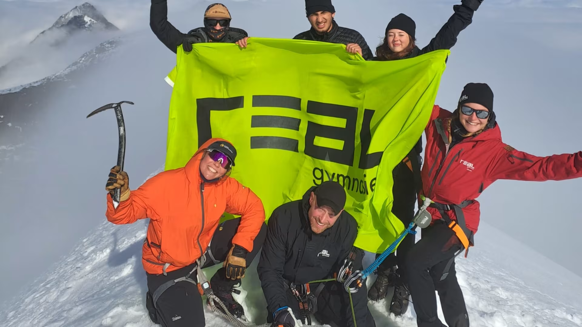 Elever som just bestigit Kebnekaise