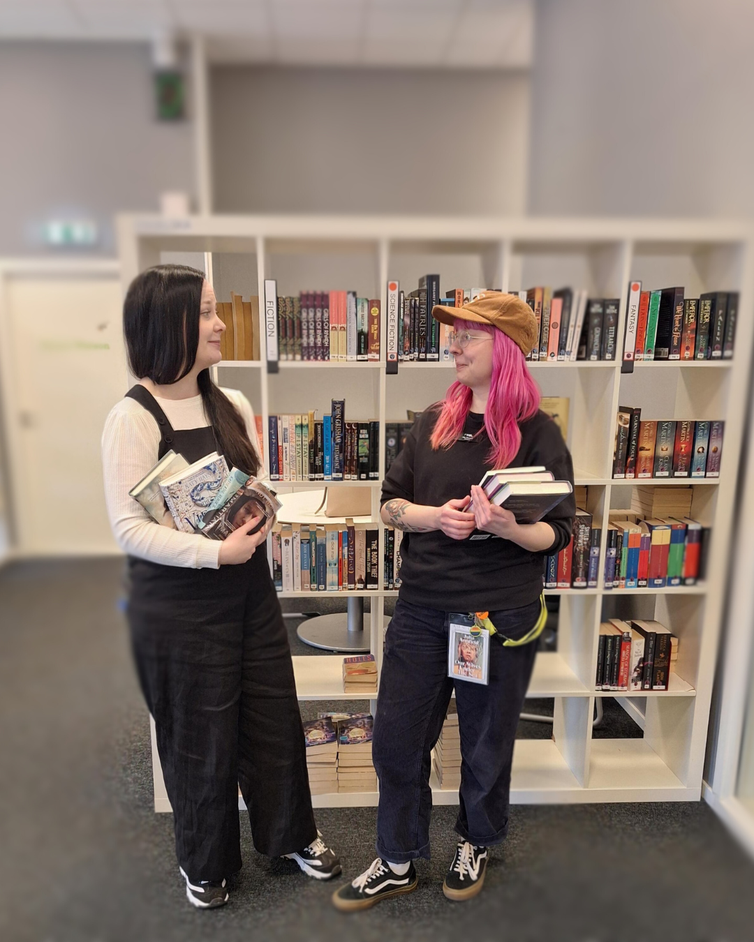Bibliotekarierna Mia och Magdalena