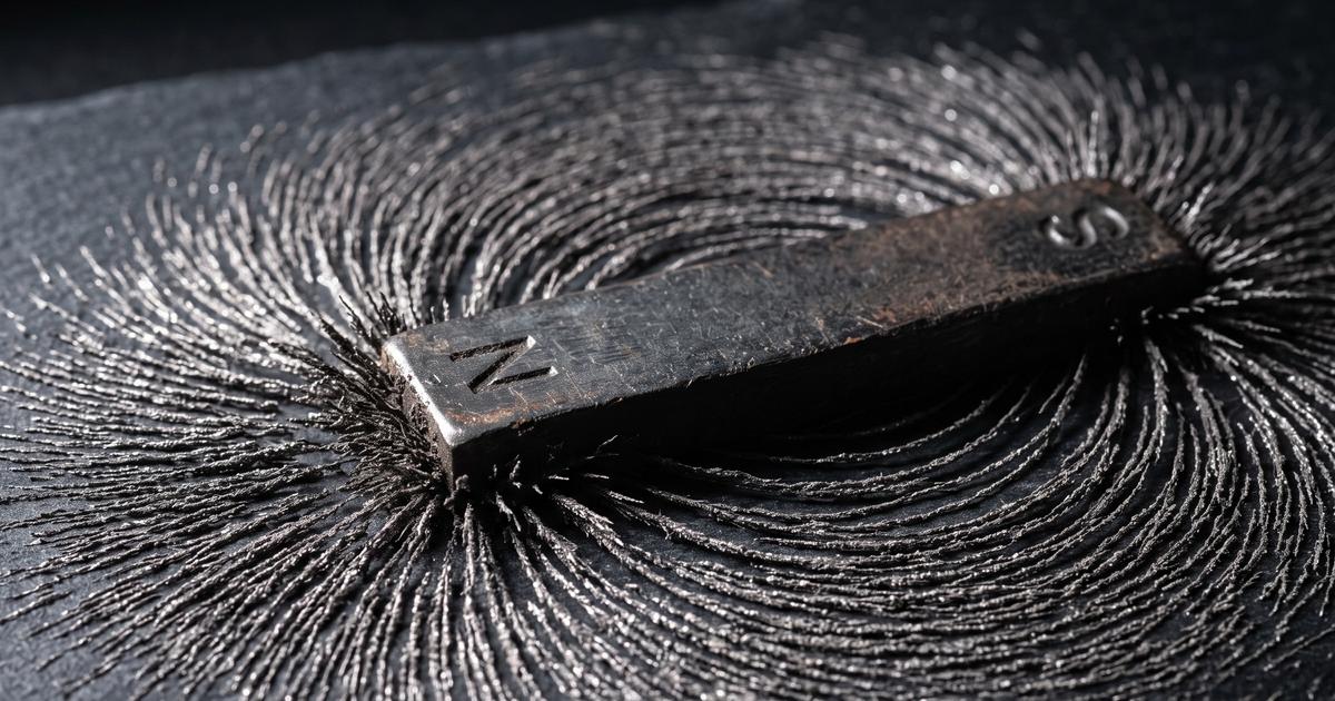 Iron filings forming visible magnetic field lines around a bar magnet.
