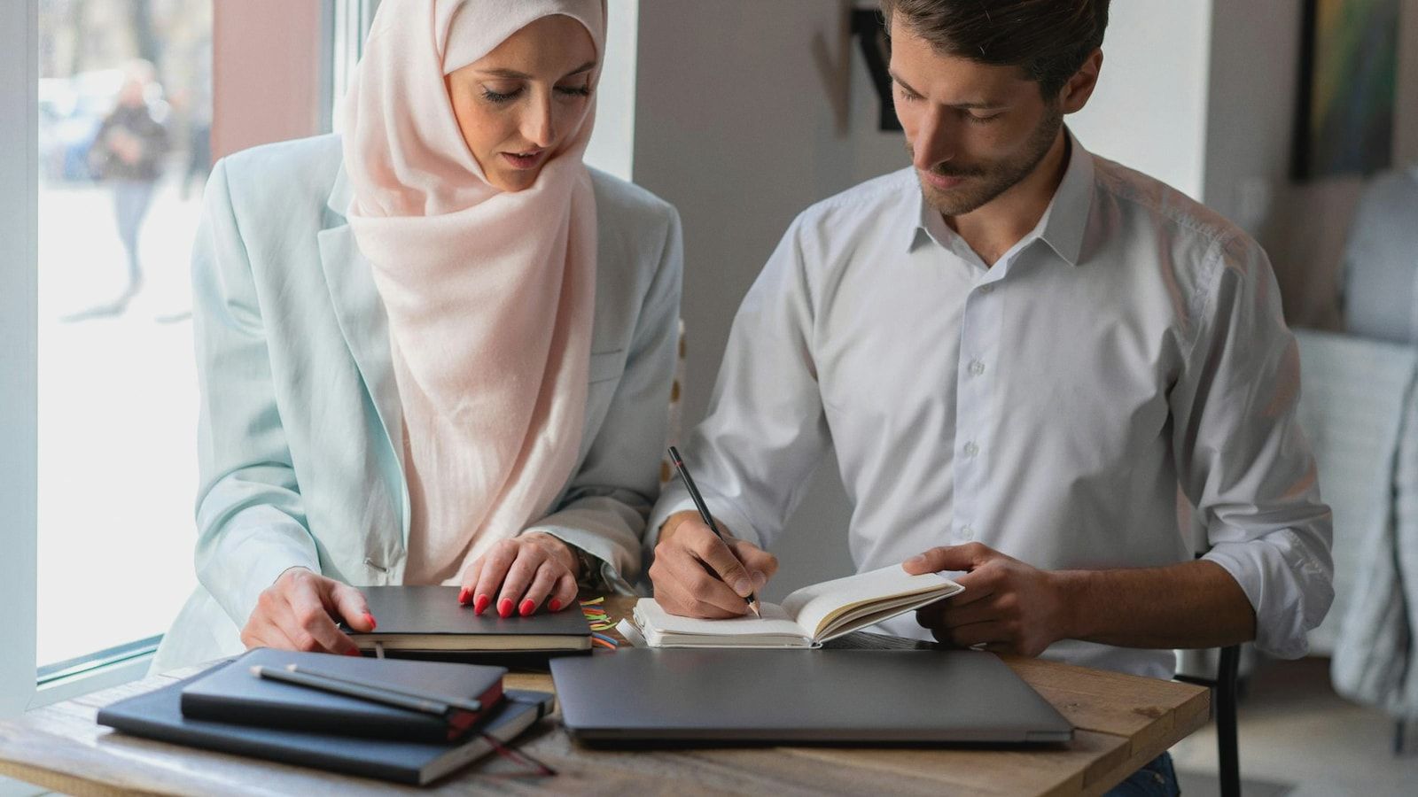 Neptune vs Rocket Lawyer: Features, Pricing, Pros and Cons — photo by Mikhail Nilov on pexels