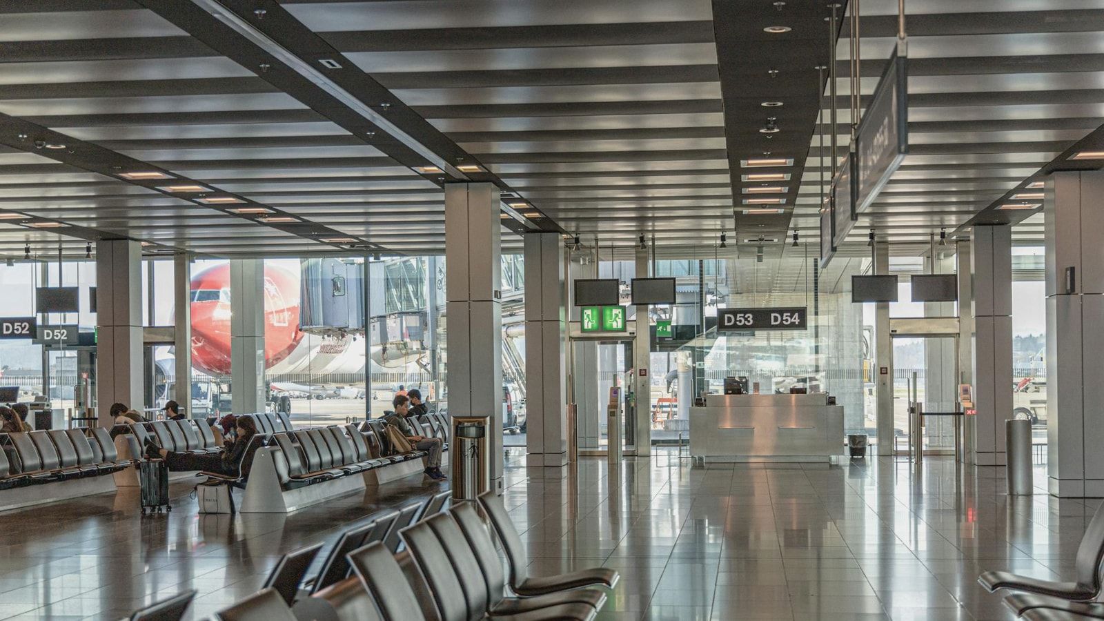 Prenup Guide for H-1B Visa Holders — photo by Tiago Alvar on pexels