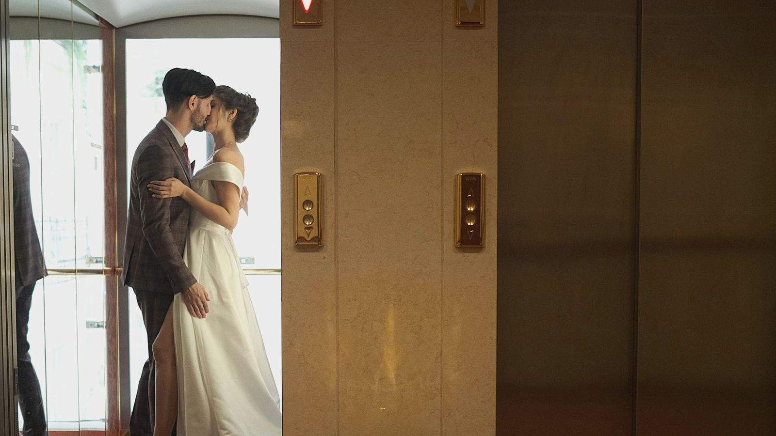 Neptune vs HelloPrenup: Features, Pricing, Pros and Cons — photo by Maksim Veter on pexels