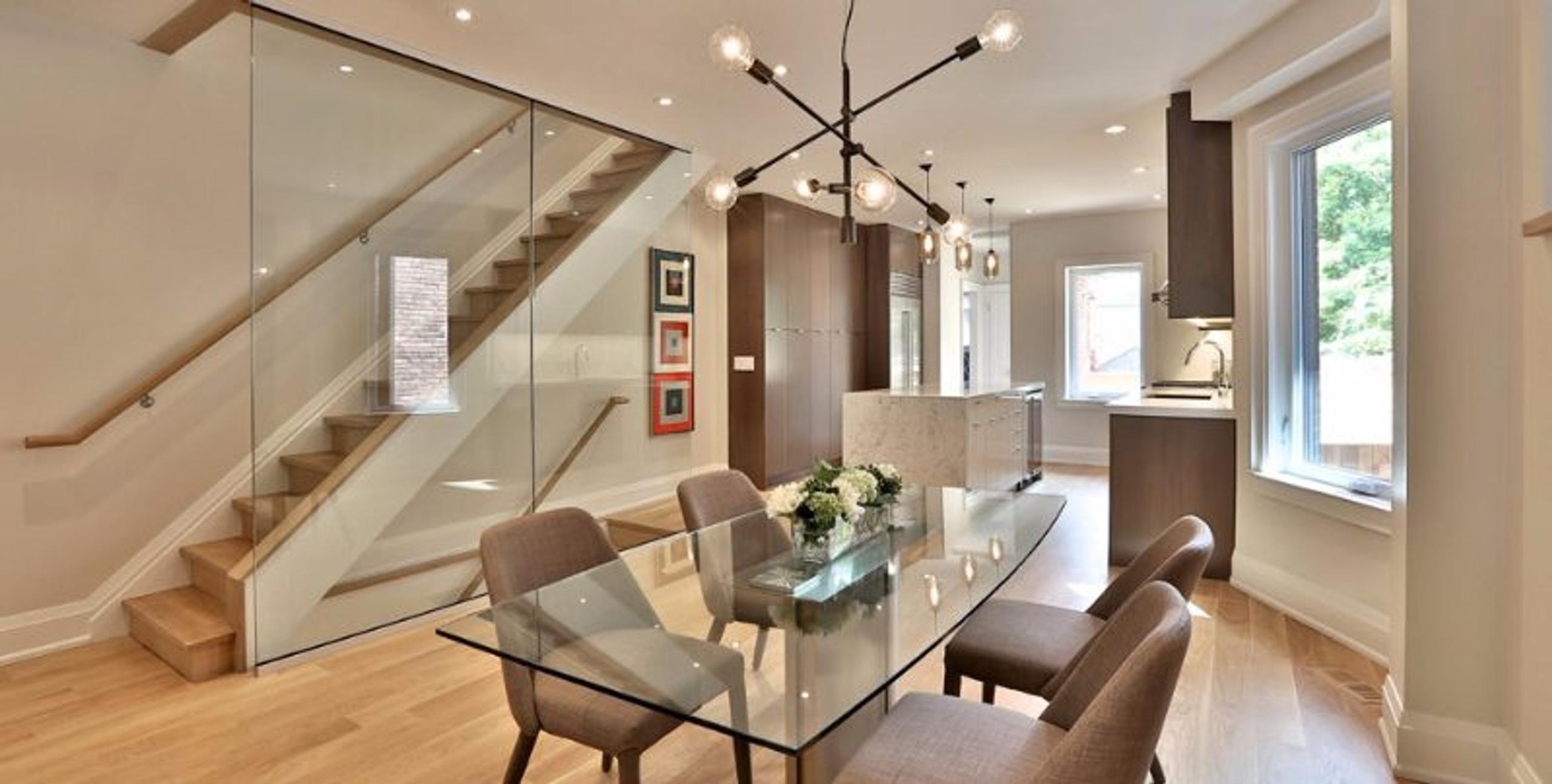 Dining staging example
