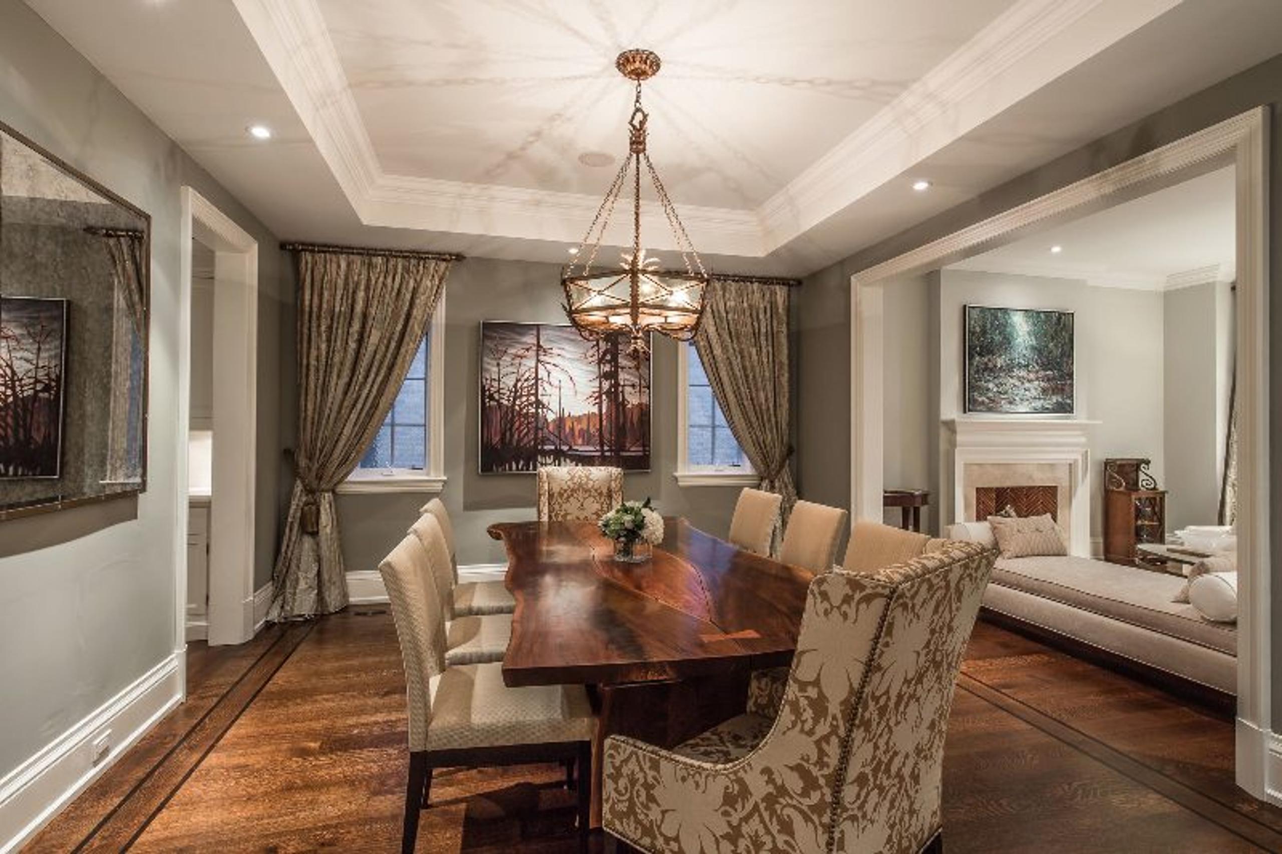 Dining staging example