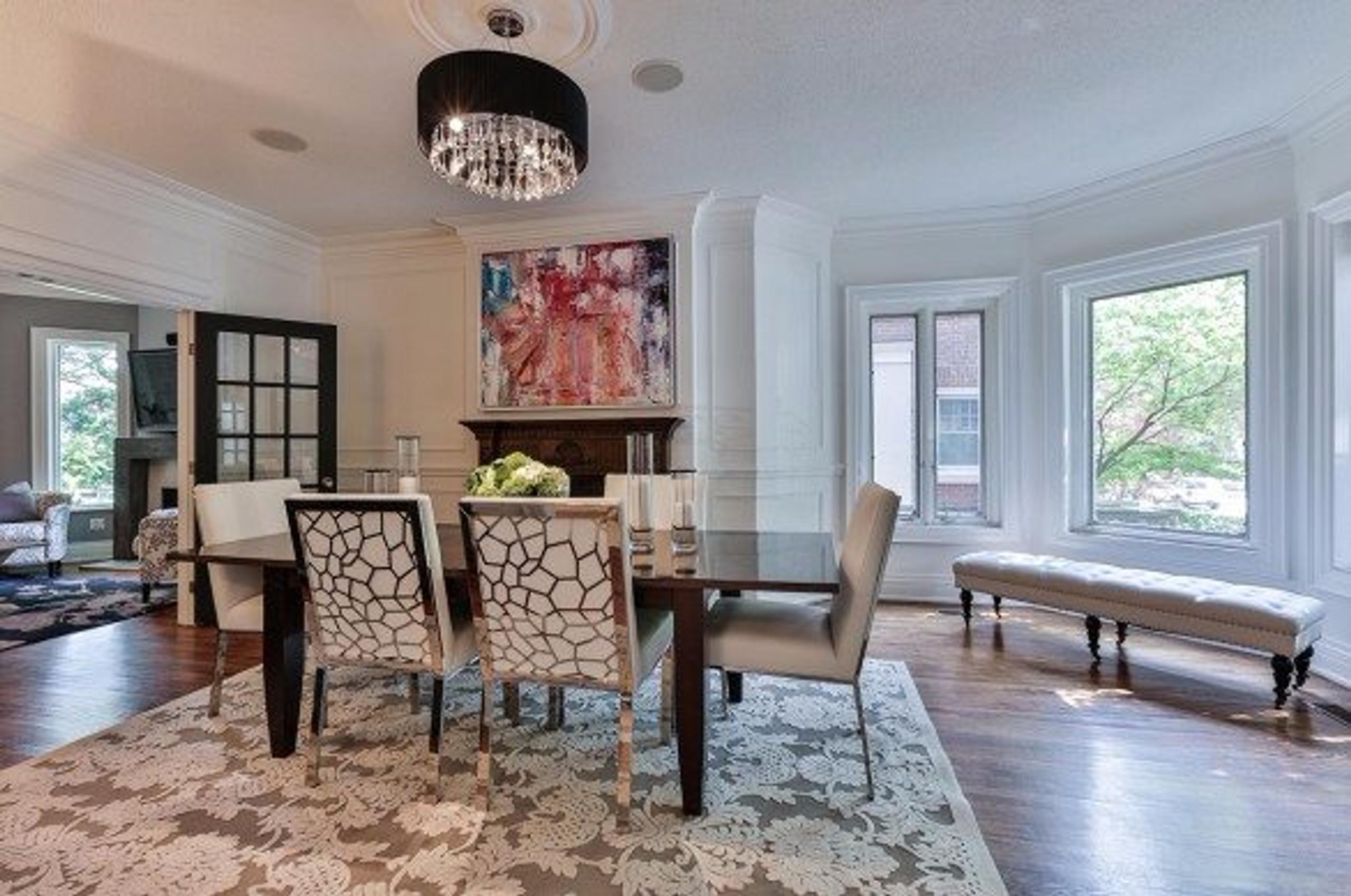 Dining staging example
