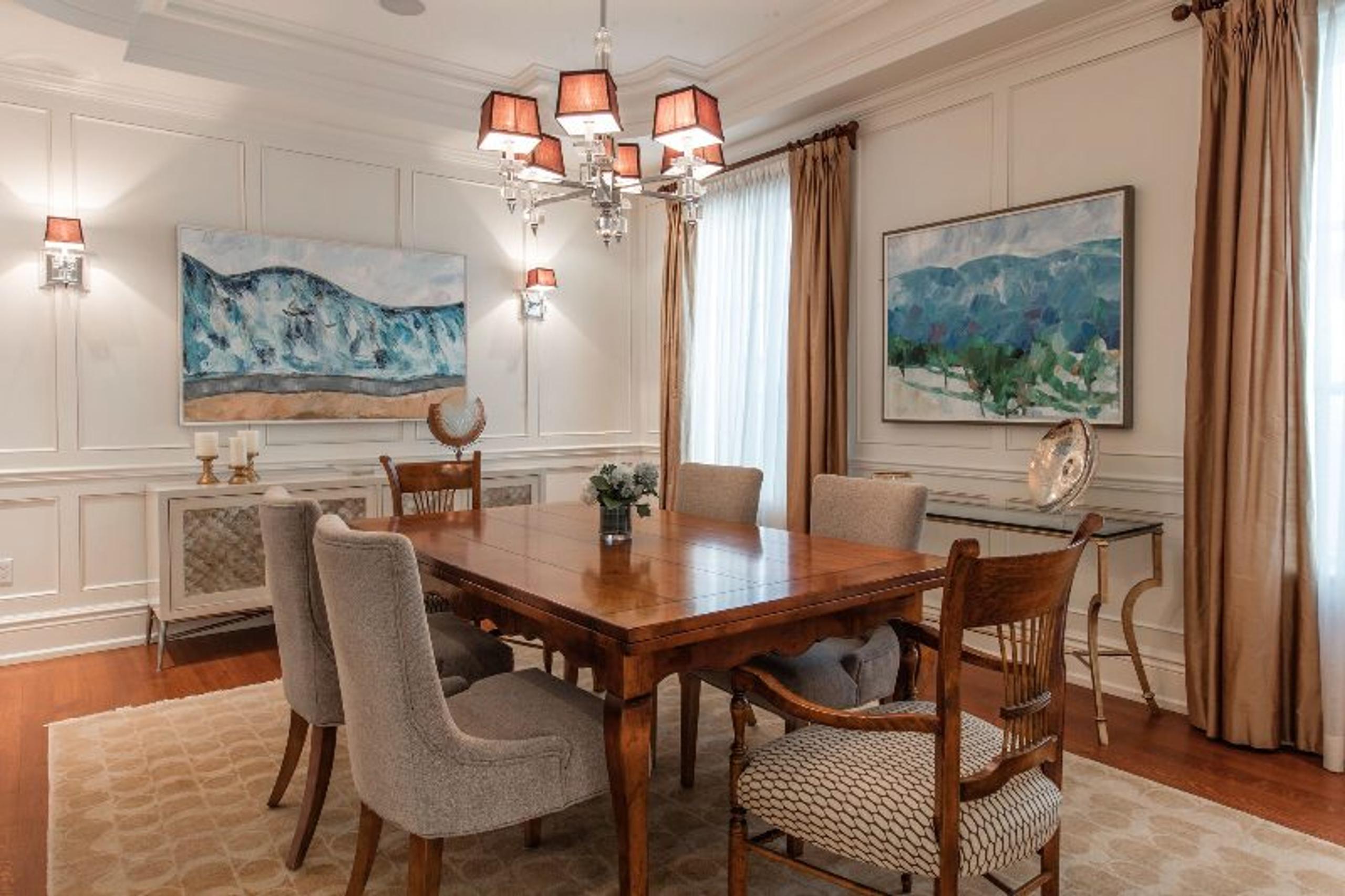 Dining staging example