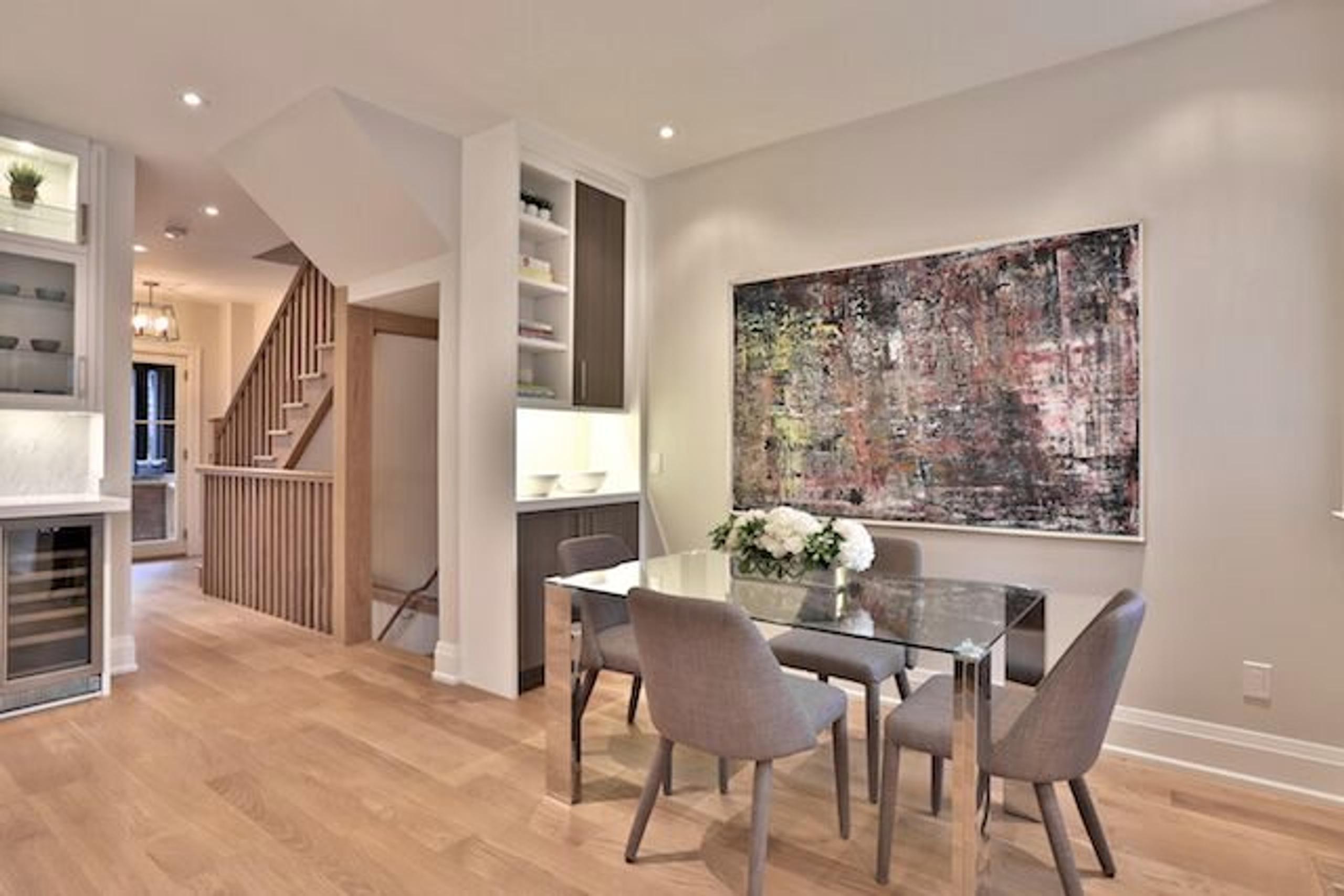 Dining staging example