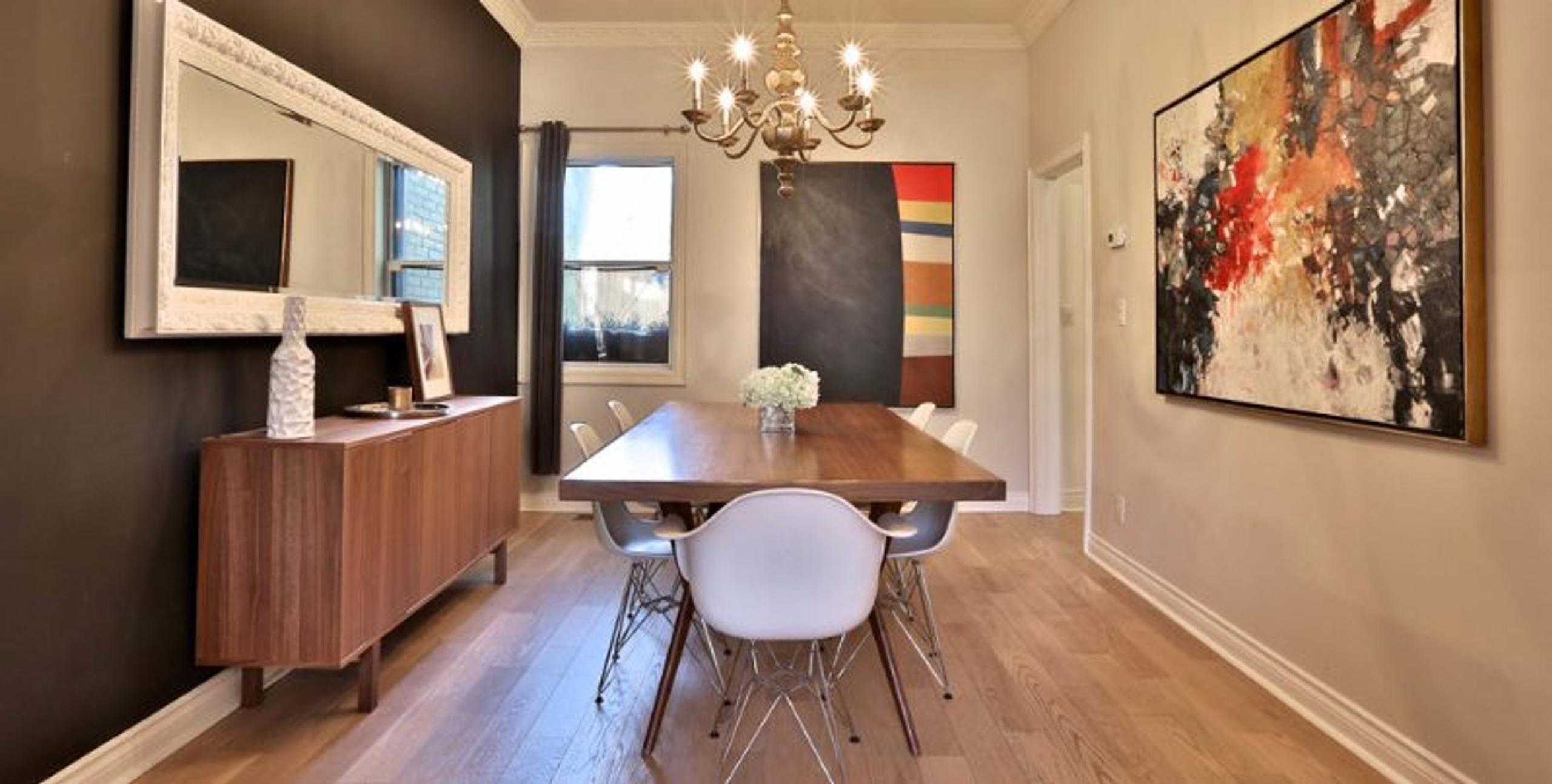 Dining staging example