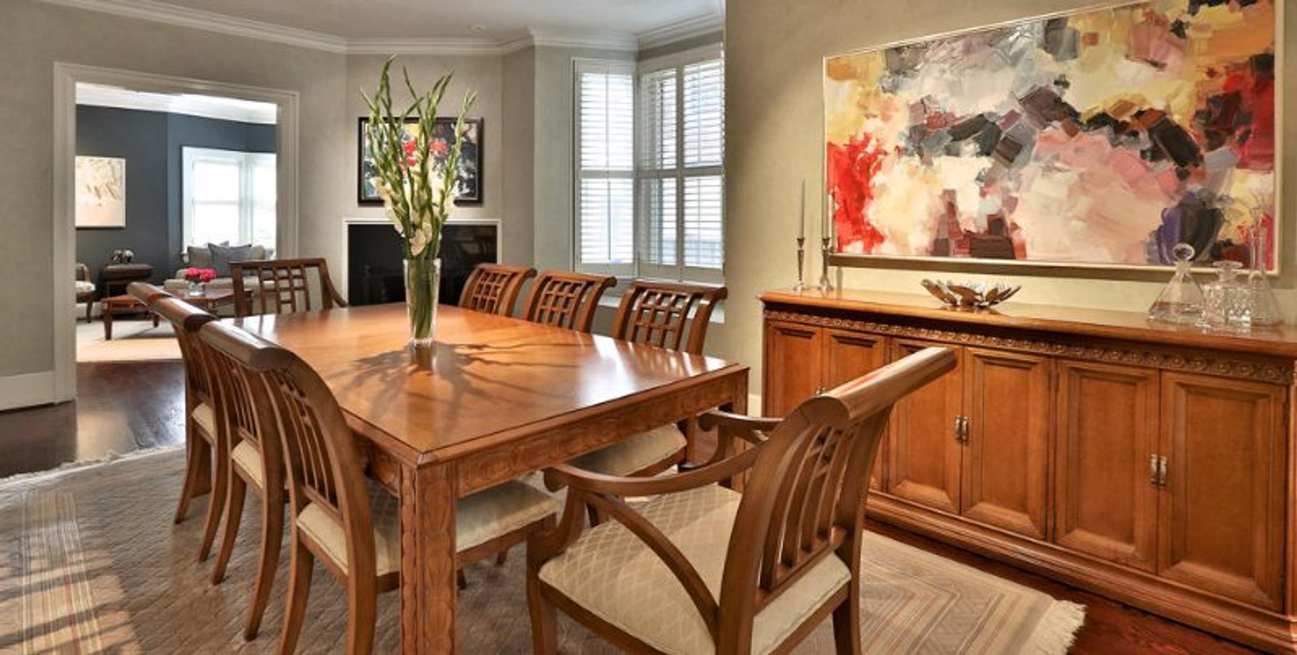 Dining staging example