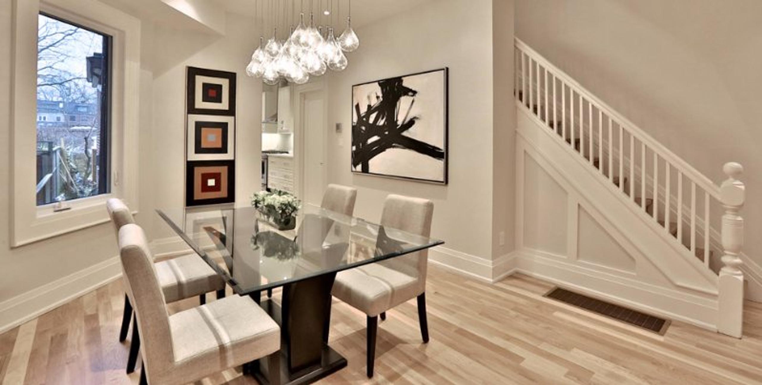 Dining staging example