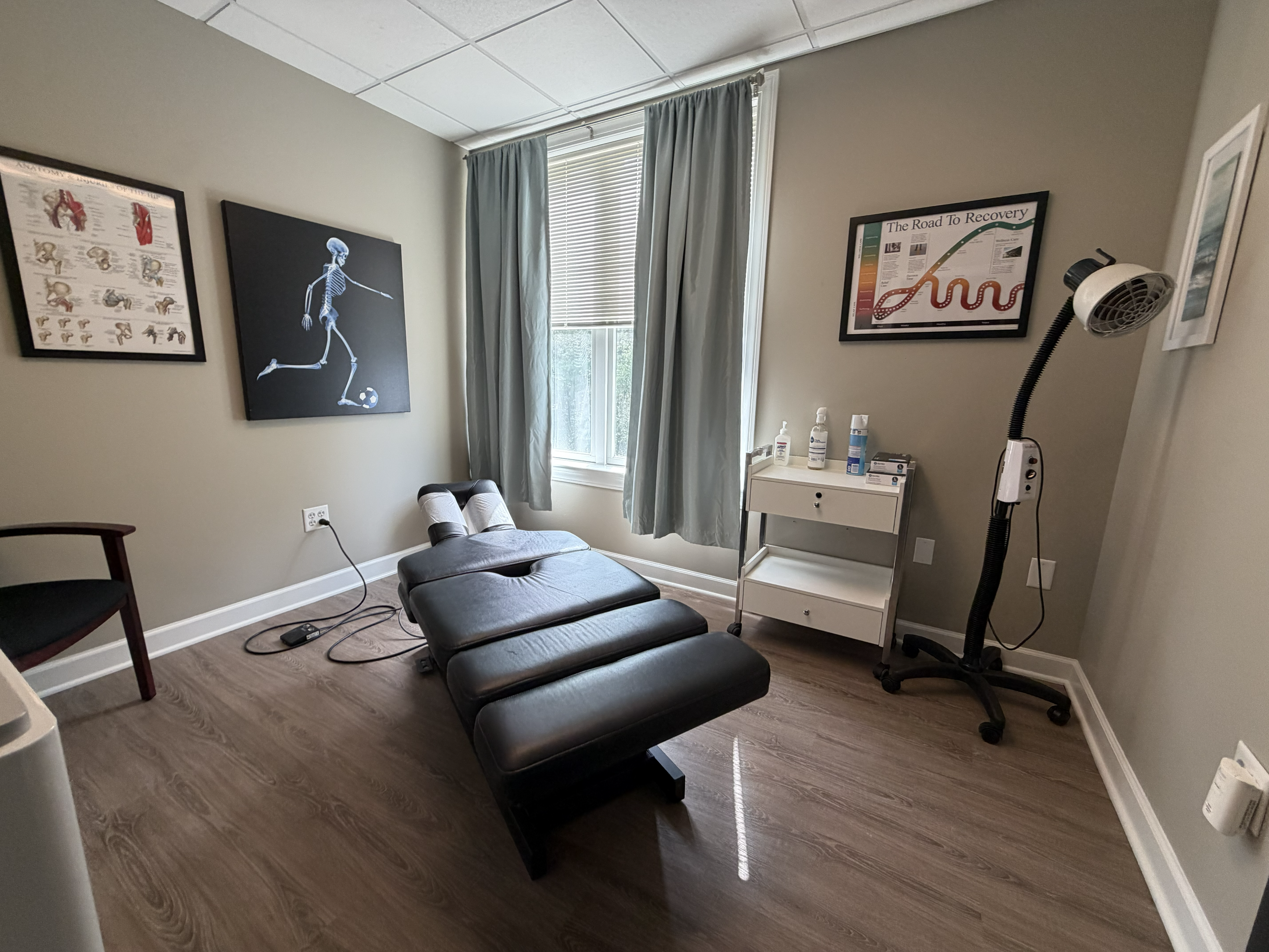 Chiropractic treatment room at the Thompson Healthcare & Sports Medicine - Little Egg Harbor location.