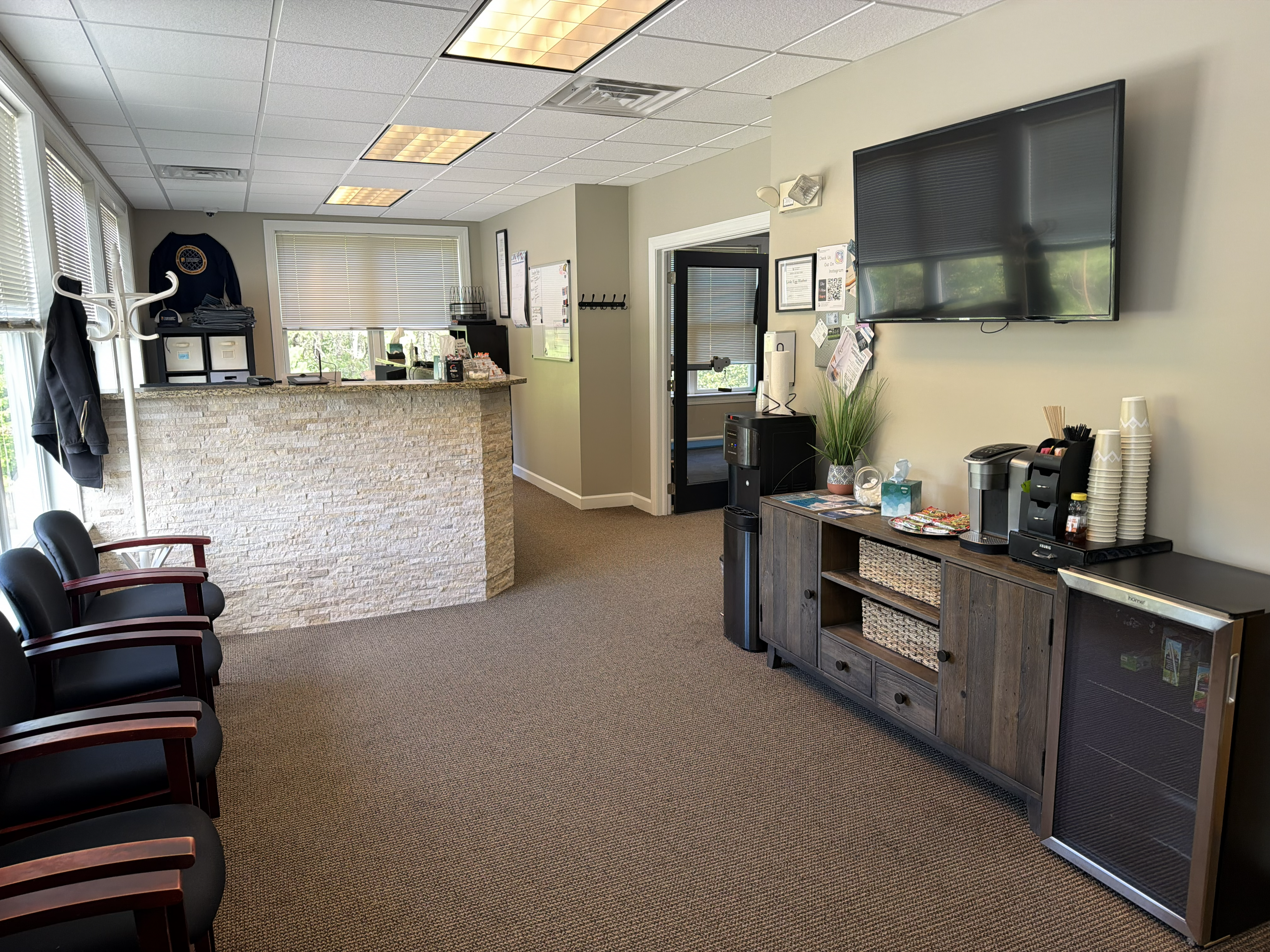 Reception desk of the Thompson Healthcare & Sports Medicine - Little Egg Harbor location.