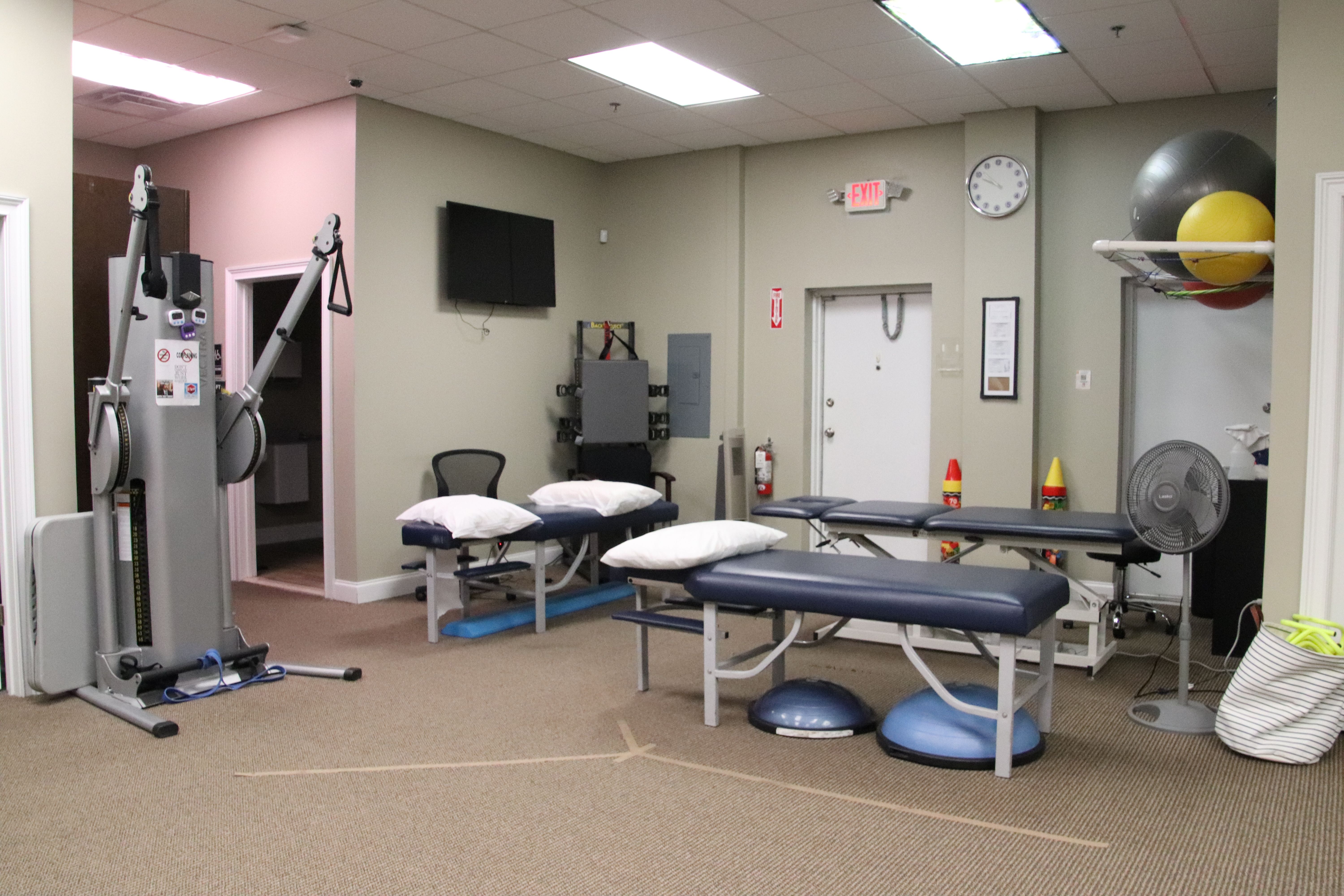 Physical therapy area of the Bayville location of Thompson Healthcare & Sports Medicine.