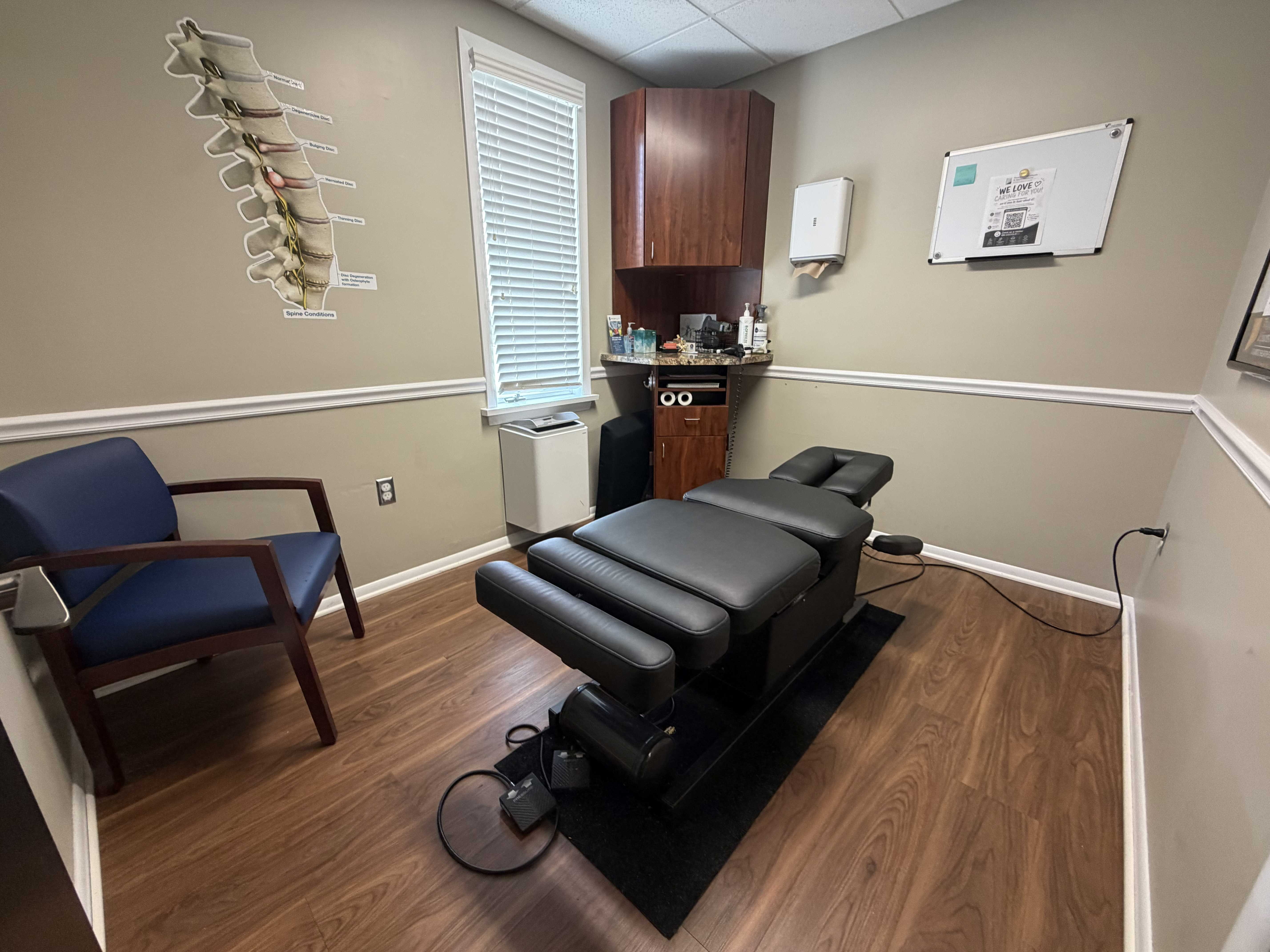 Chiropractic treatment room at the Thompson Healthcare & Sports Medicine - Toms River location.