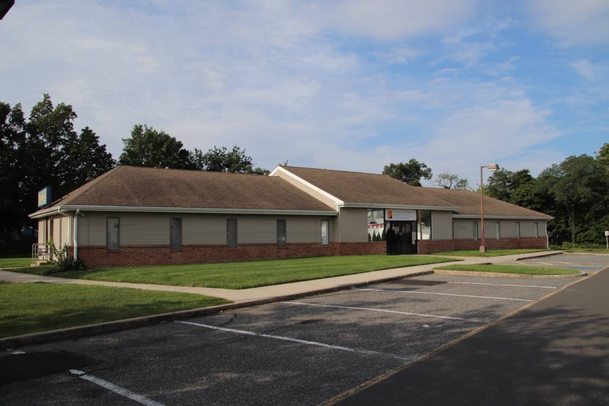 Exterior shot of the Thompson Healthcare & Sports Medicine - Toms River location.