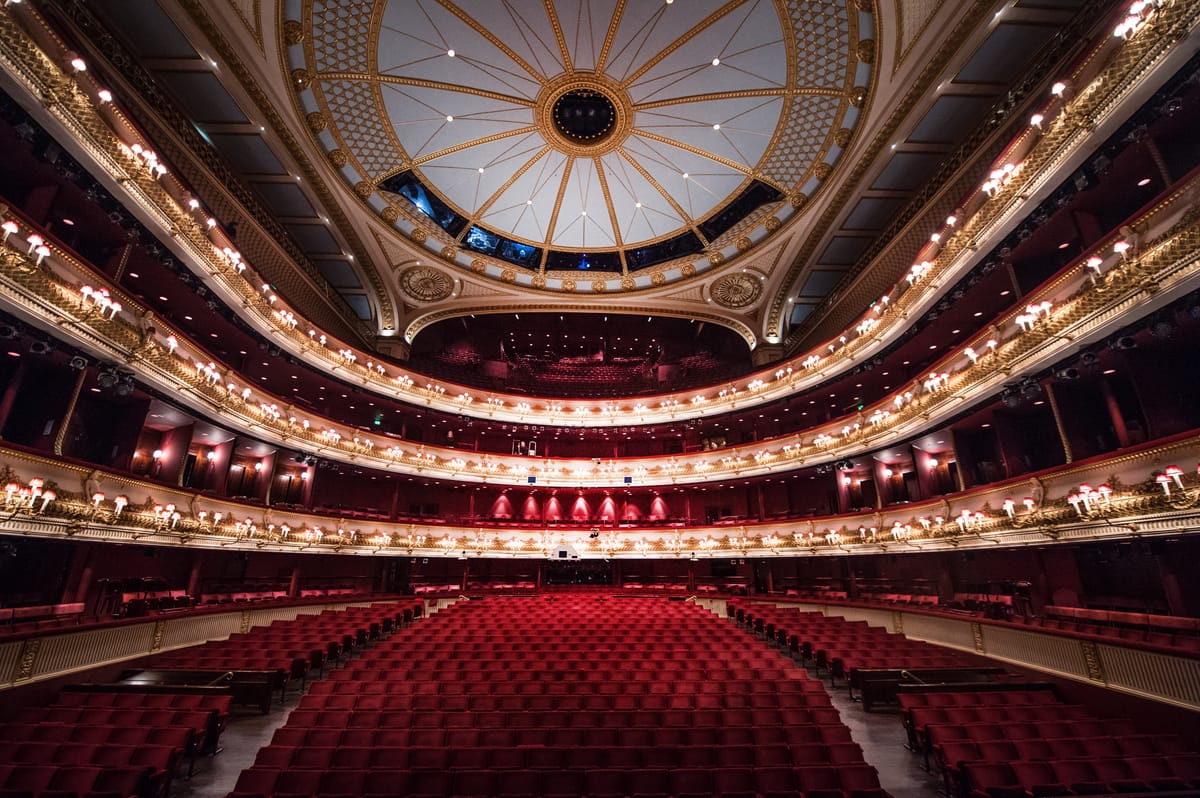 Intimate Theatre & Club Shows hospitality experiences