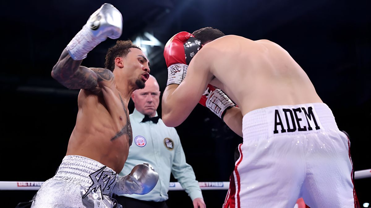 Boxers ben whittaker & Adem Metan in Betfred ring