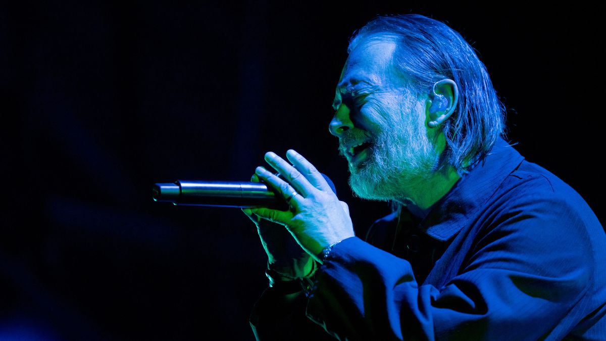 Thom Yorke sings live under cool stage lights