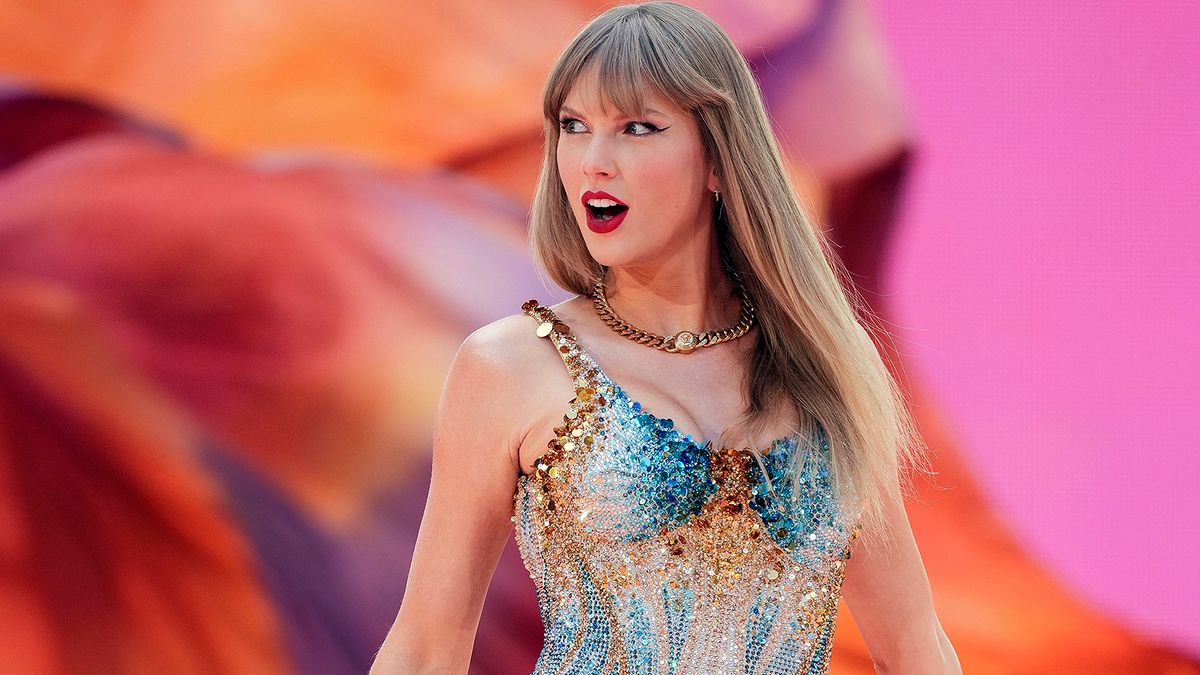 Taylor swift Swift singing - Live concert performance