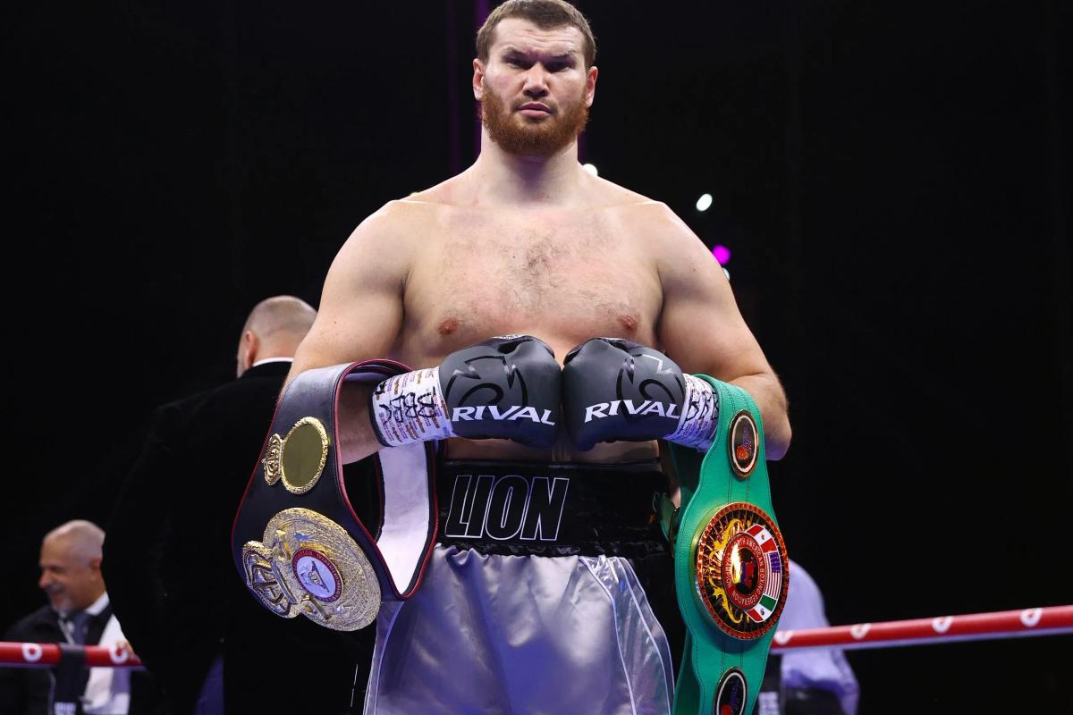 Arslanbek Makhmudov - Boxer