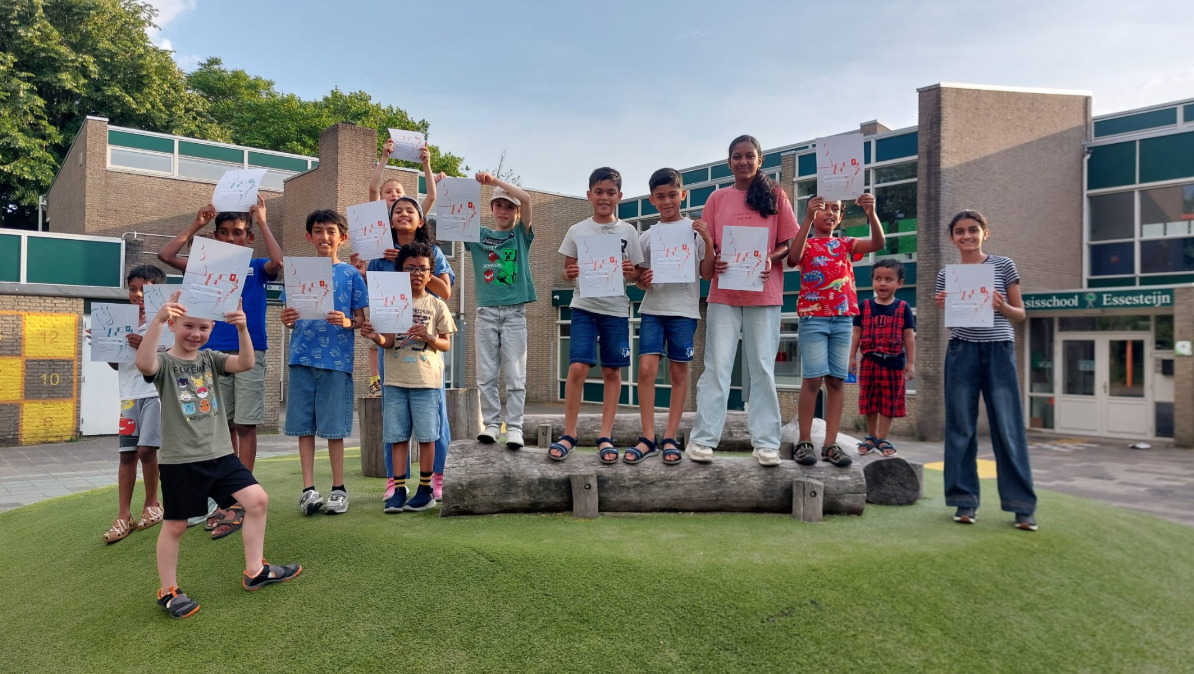 Trotse jeugdleden met hun schaakdiploma's