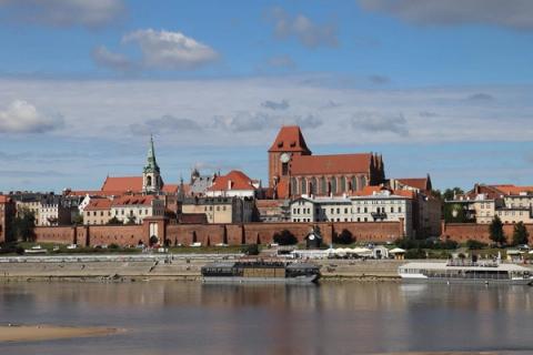Starówka w Toruniu od strony Wisły