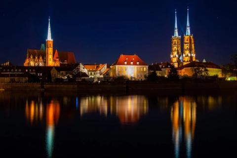 Ostrów Tumski we Wrocławiu o zmierzchu