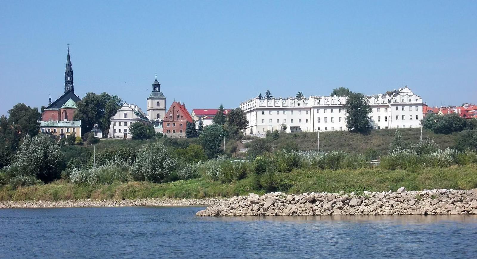Panorama Sandomierza od strony Wisły ze wzgórzem katedralnym