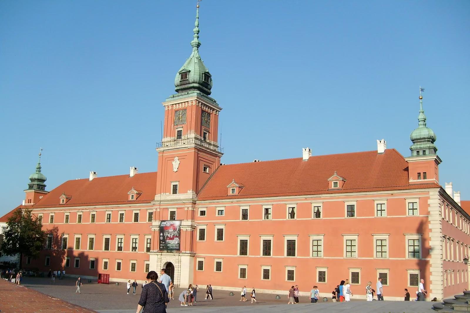 Zamek Królewski w Warszawie z wieżą zegarową