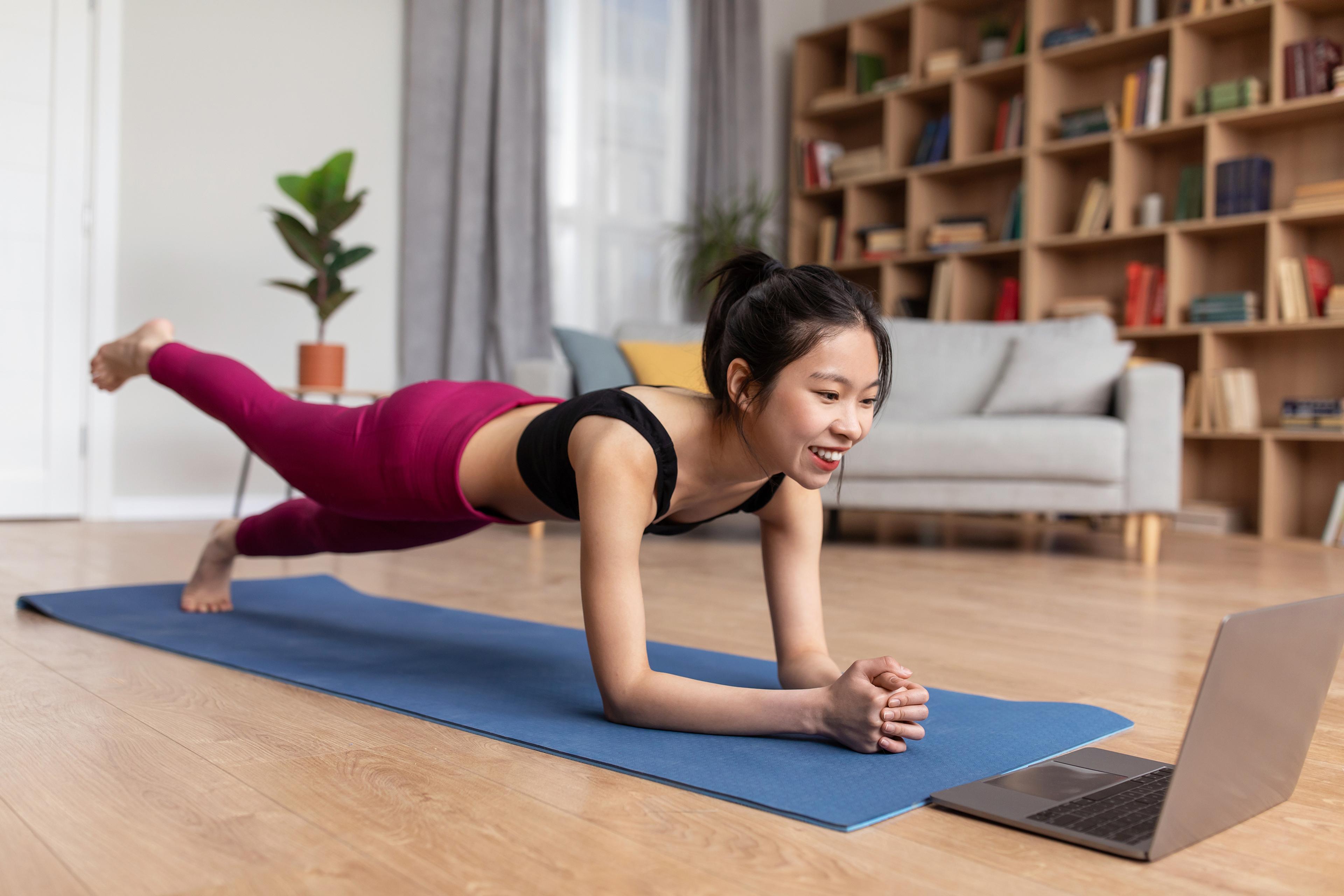 Lifting your legs while doing a plank creates a diagonal force through your pelvis and trunk, similar to running.