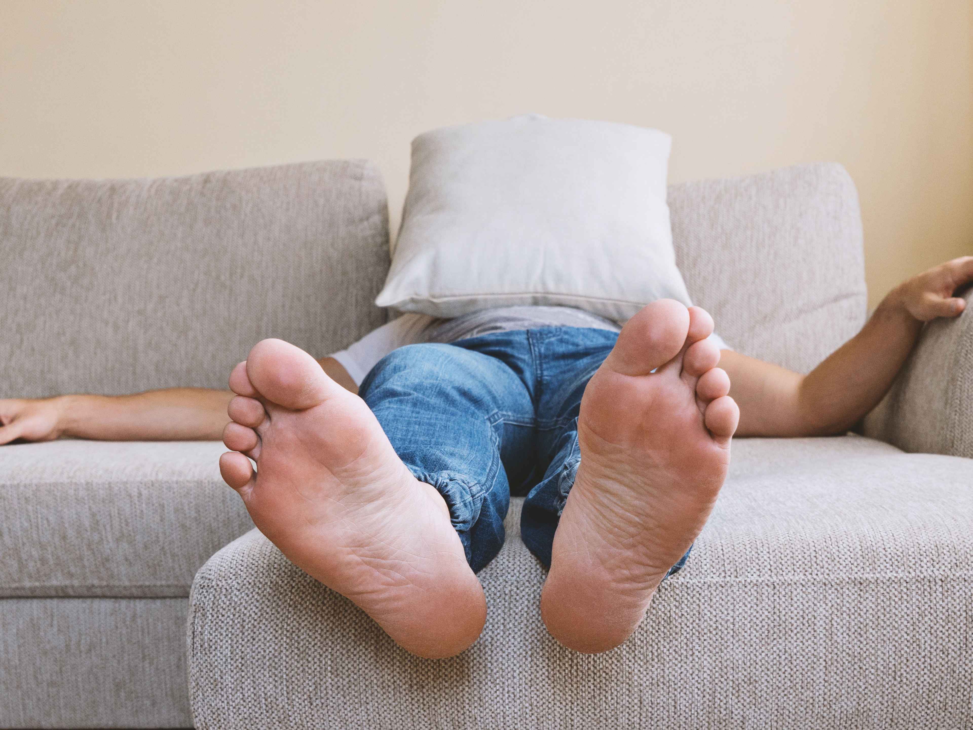 Man can't get off his couch because of chronic pain.