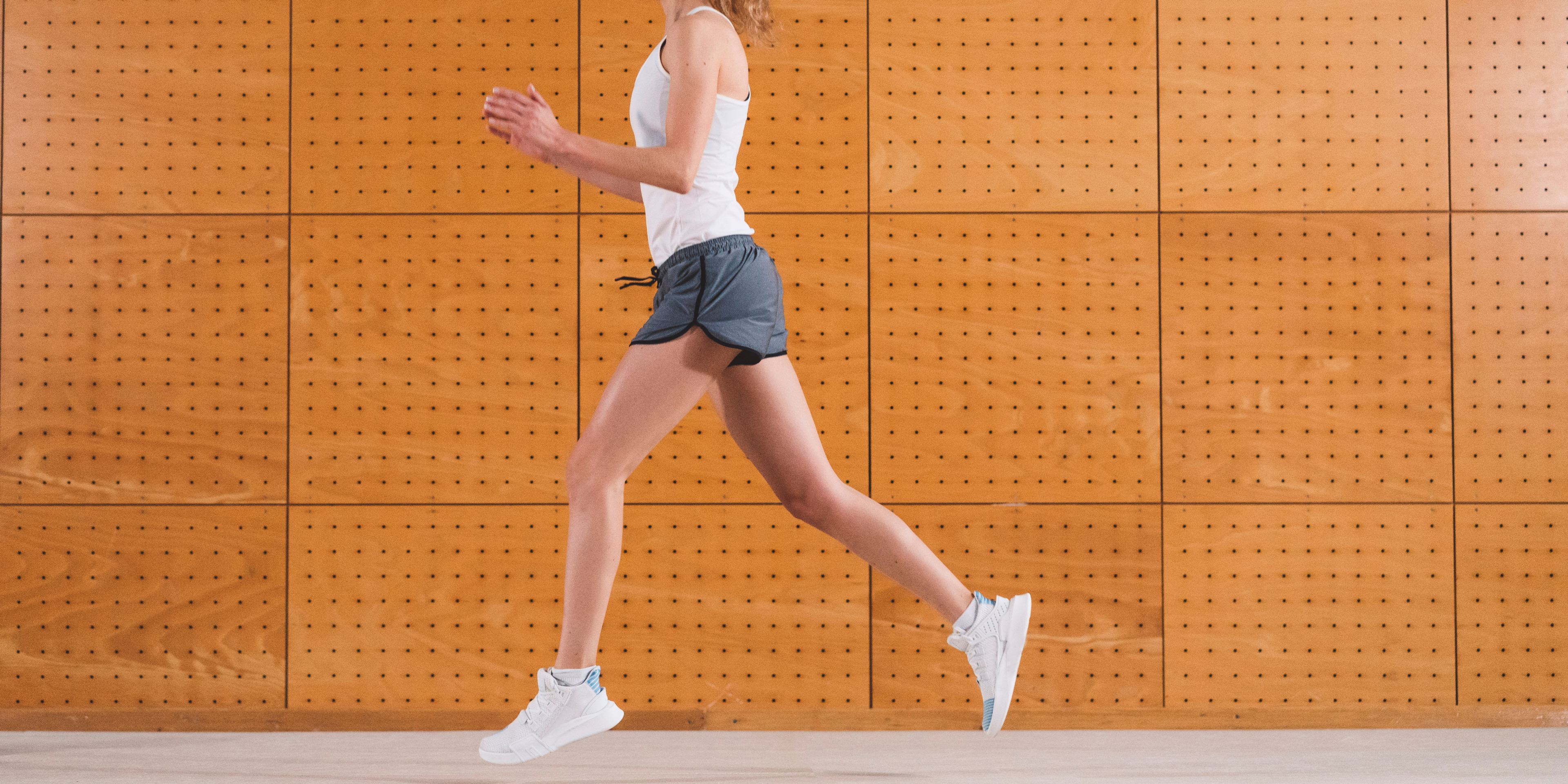 The jumping lunges is a progression of the lunge that develop explosive power.