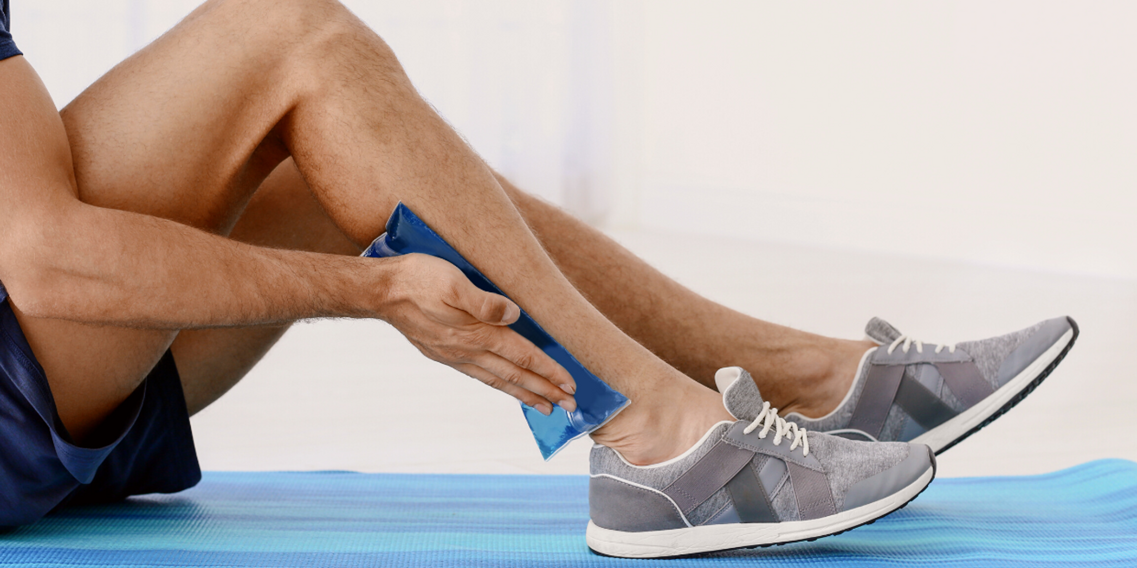 Application de glace à une déchirure musculaire du mollet