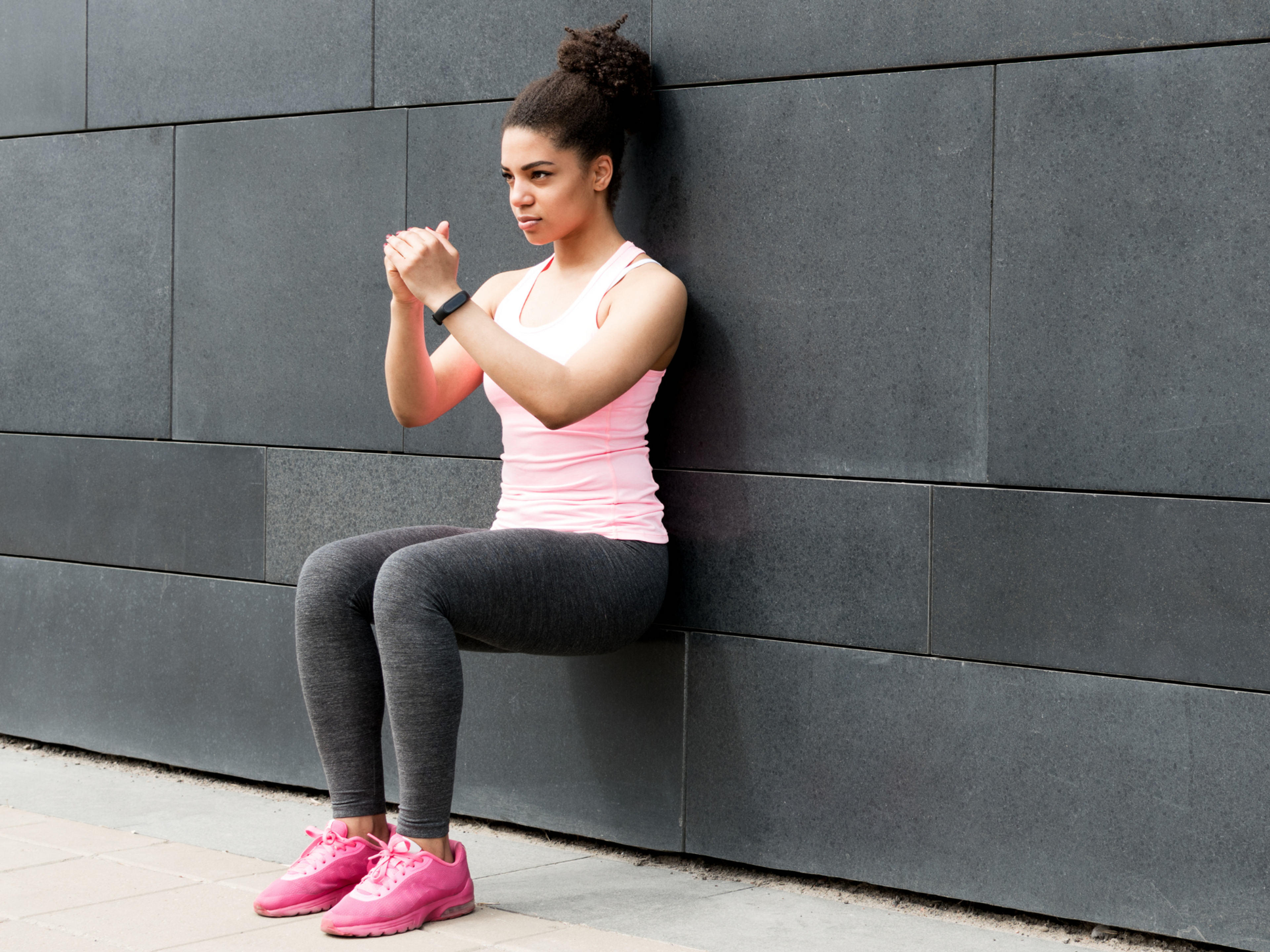 An isometric squat is usually a good starter exercise since it can help reduce the pain from patellar tendonitis.