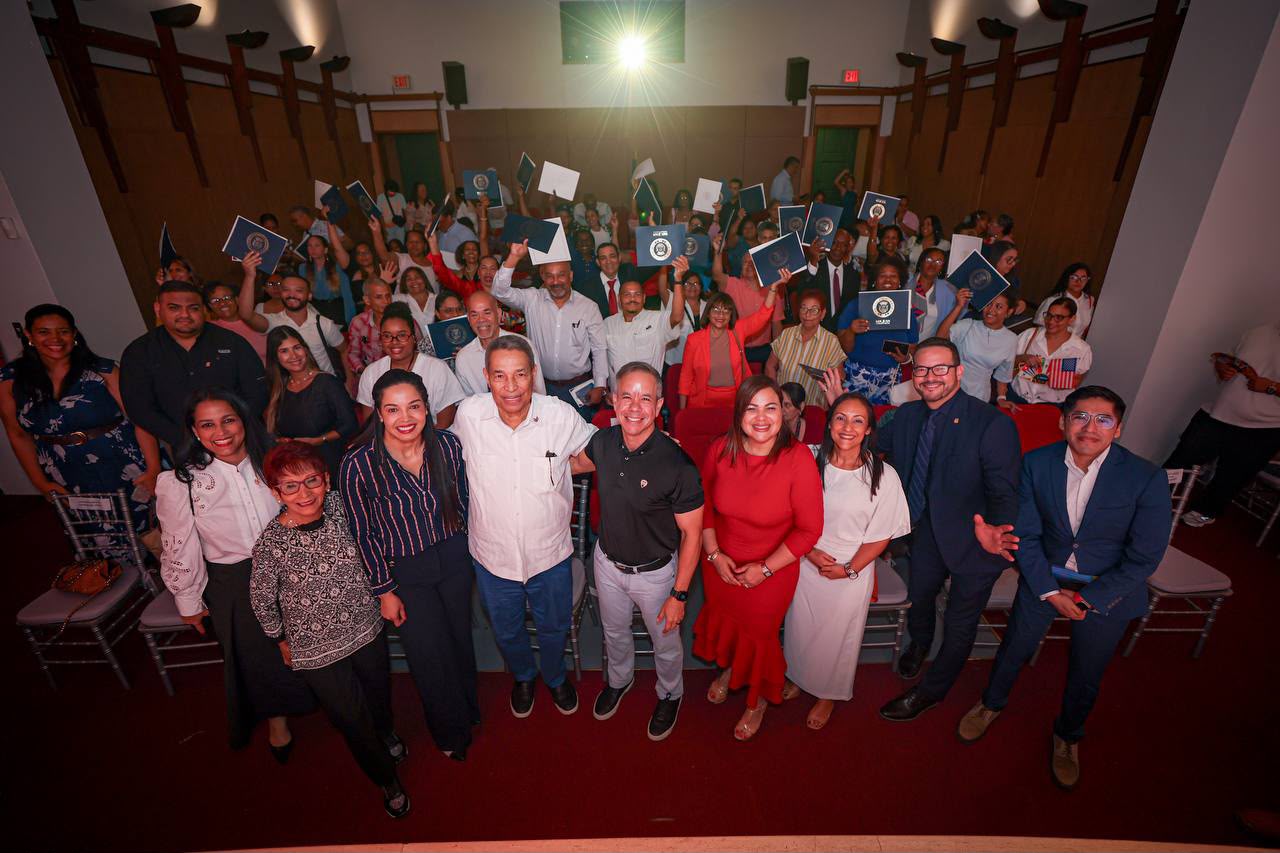 San Juan reconoce a 172 nuevos ciudadanos estadounidenses