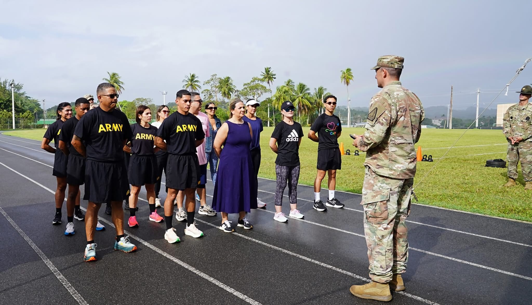 Líderes de los principales medios de Puerto Rico experimentan por un día la vida de un soldado