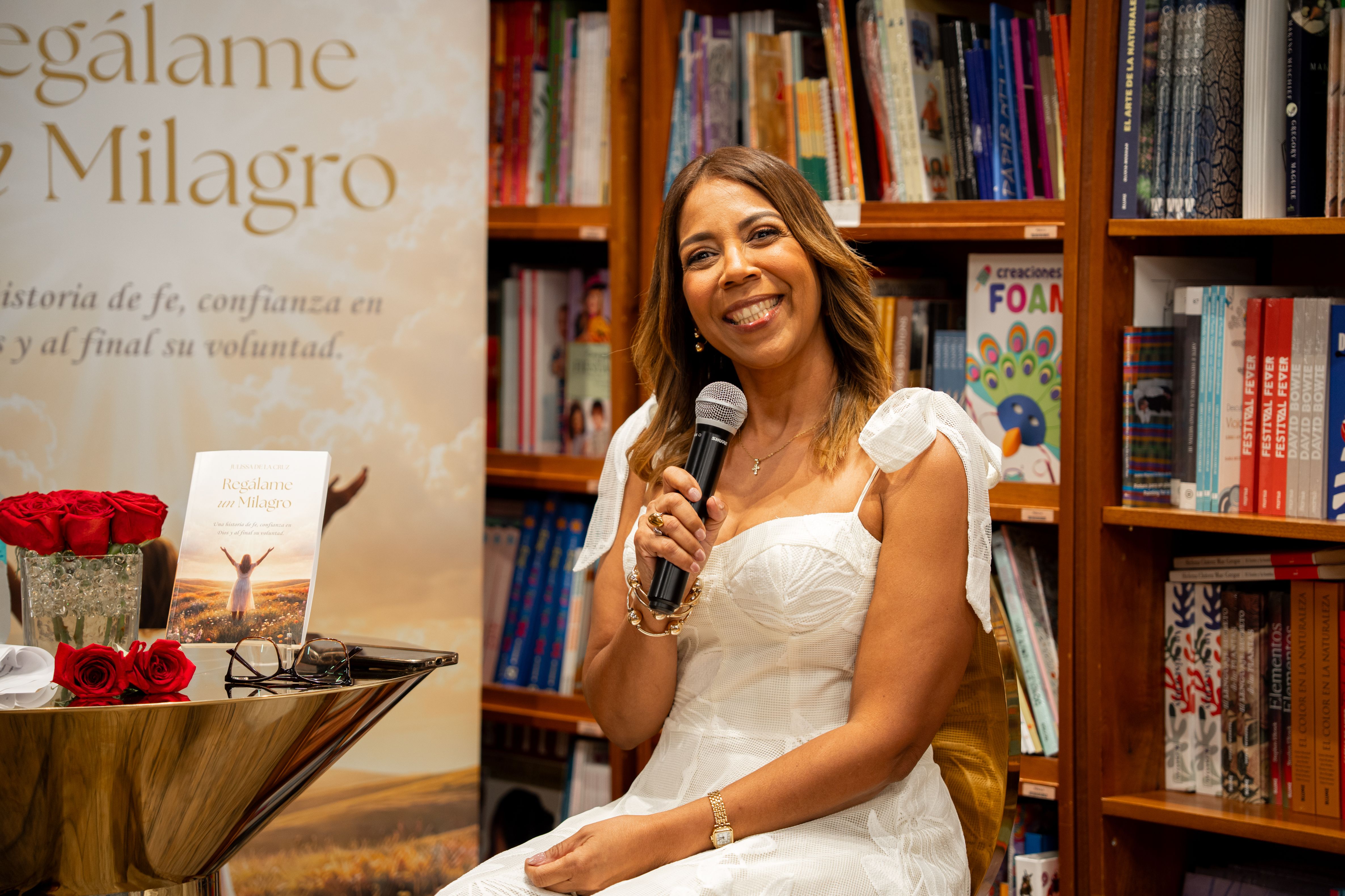 [VIDEO] Librería llena a capacidad: Exitosa presentación de Julissa de la Cruz en Casa Norberto, con su libro "Regálame un milagro"