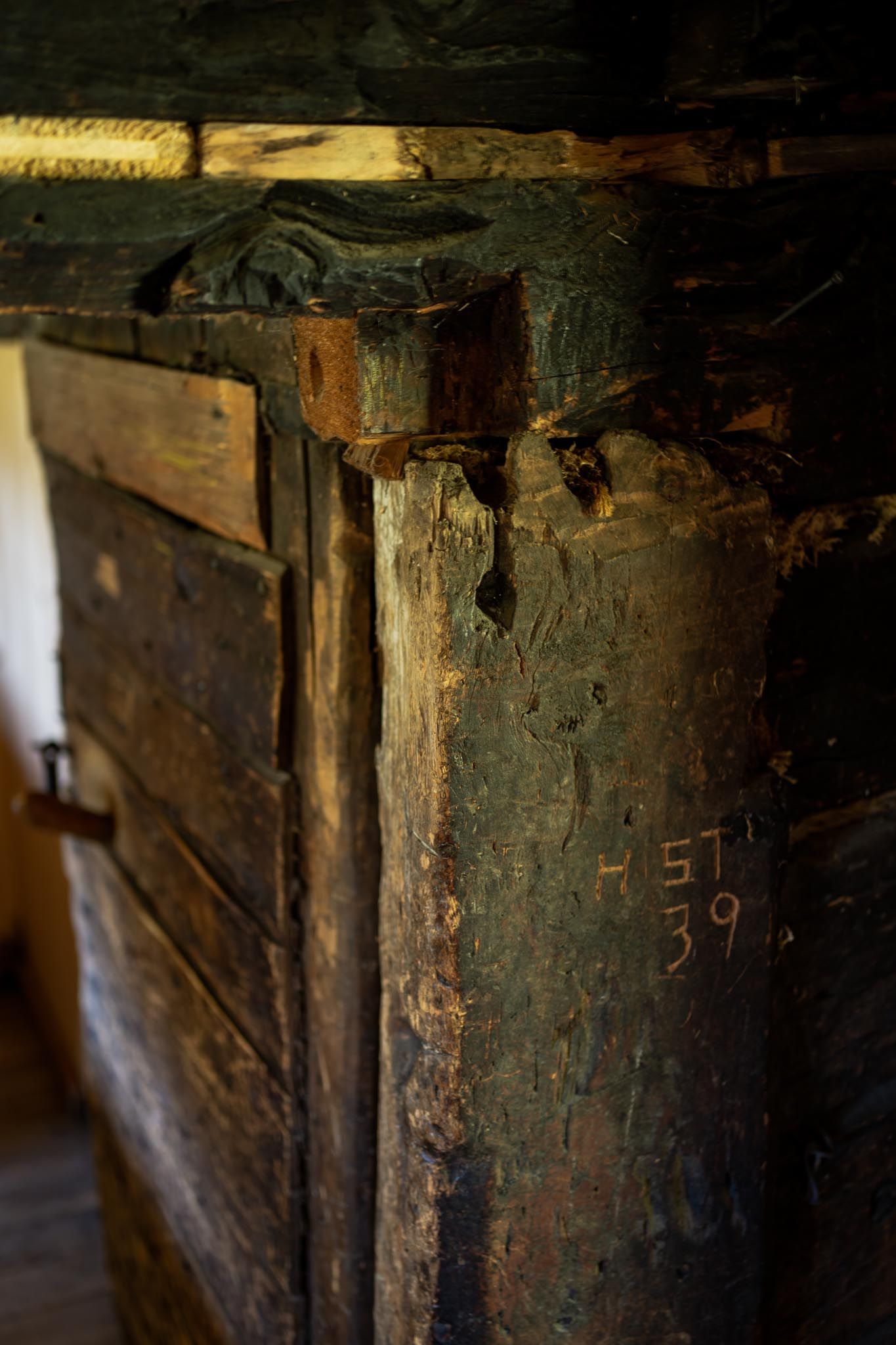 Der Zahn der Zeit und etliche Umbauten in 100ten Jahren zeigen sich scheu und schön.