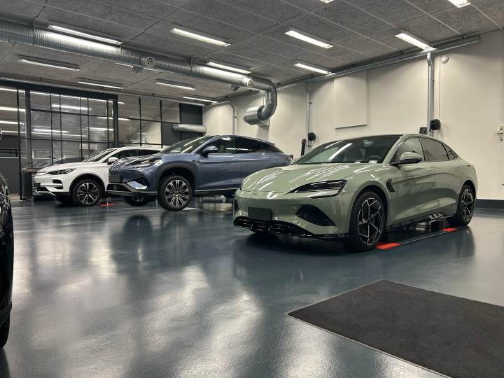 Elbiler samlet i AutoMinds lokaler i Hjørring