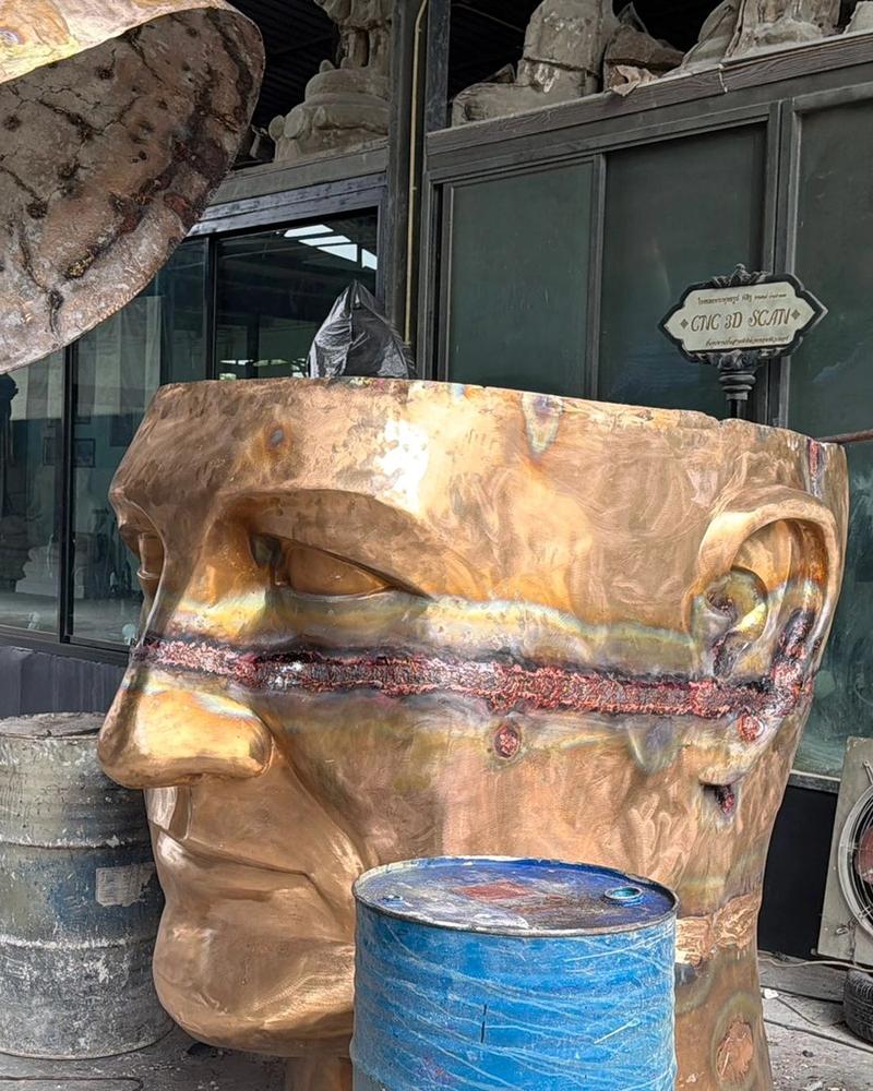 The Colossus of Landi being assembled